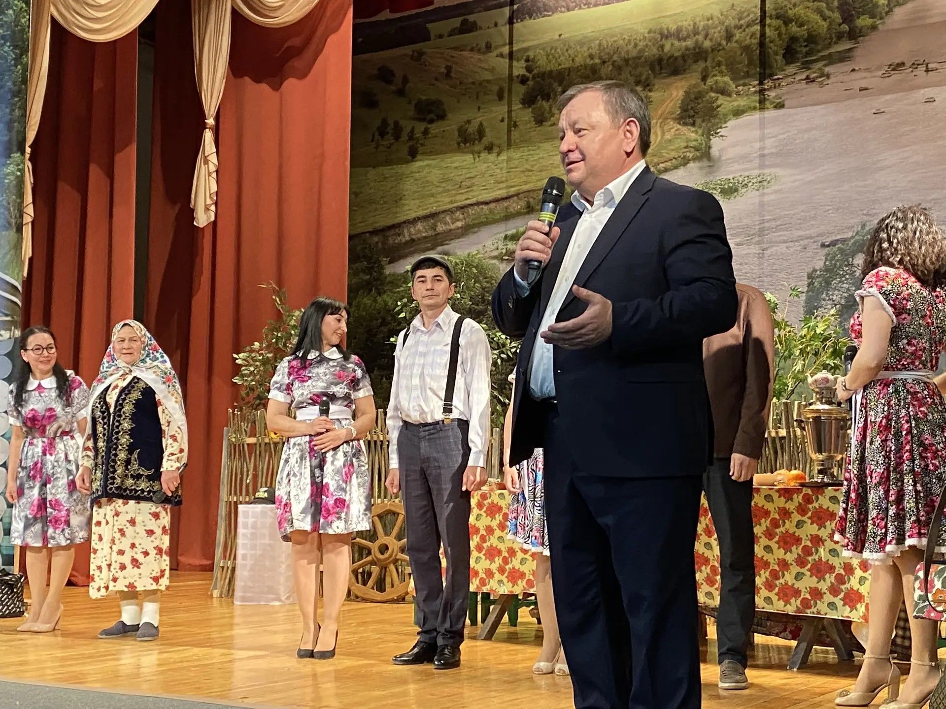 «Авылга кызлар килде…»: премьера народного театра в Нурлате собрала аншлаг