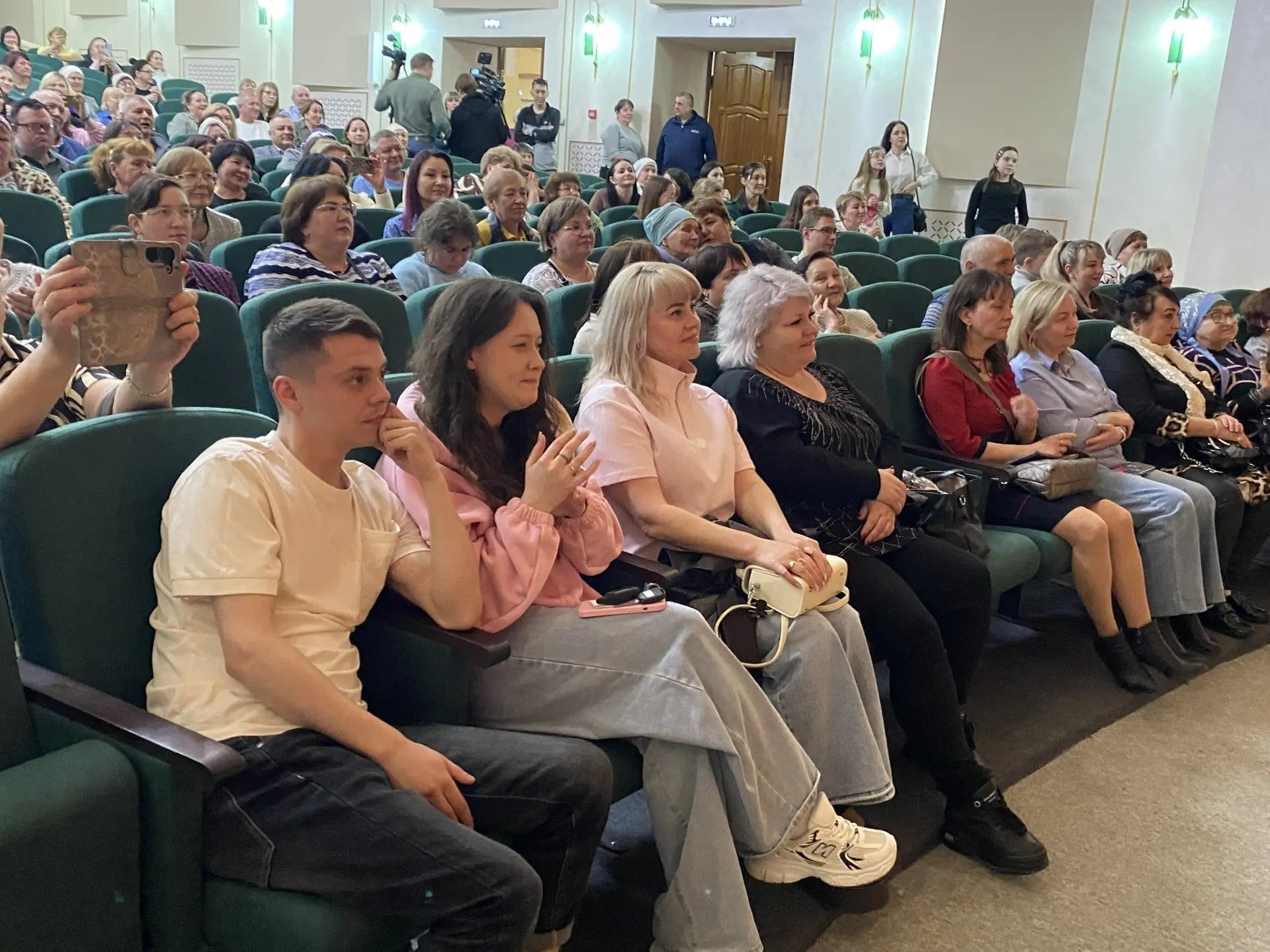 «Авылга кызлар килде…»: премьера народного театра в Нурлате собрала аншлаг