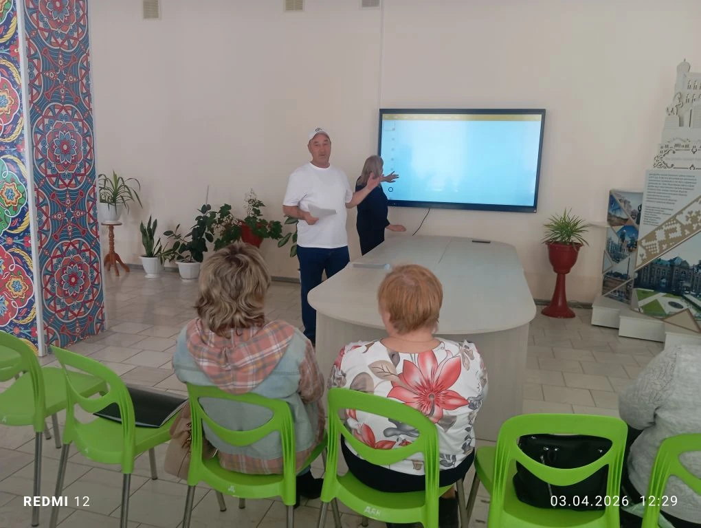 В Нурлате серебряные волонтеры Центра долголетия совершили экскурсию вместе с внуками
