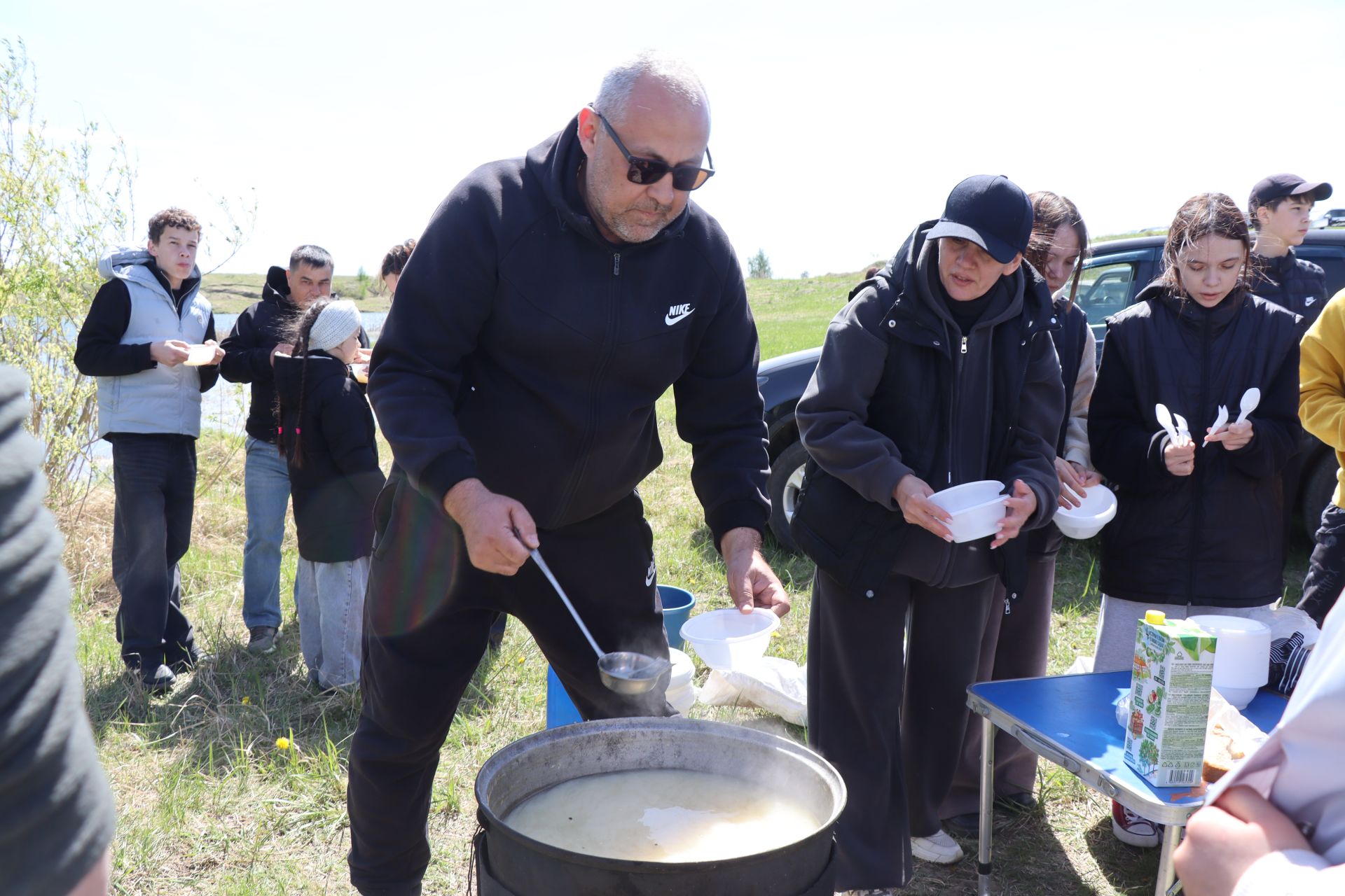 В Нурлате в девятый раз прошла масштабная акция по зарыблению водоема