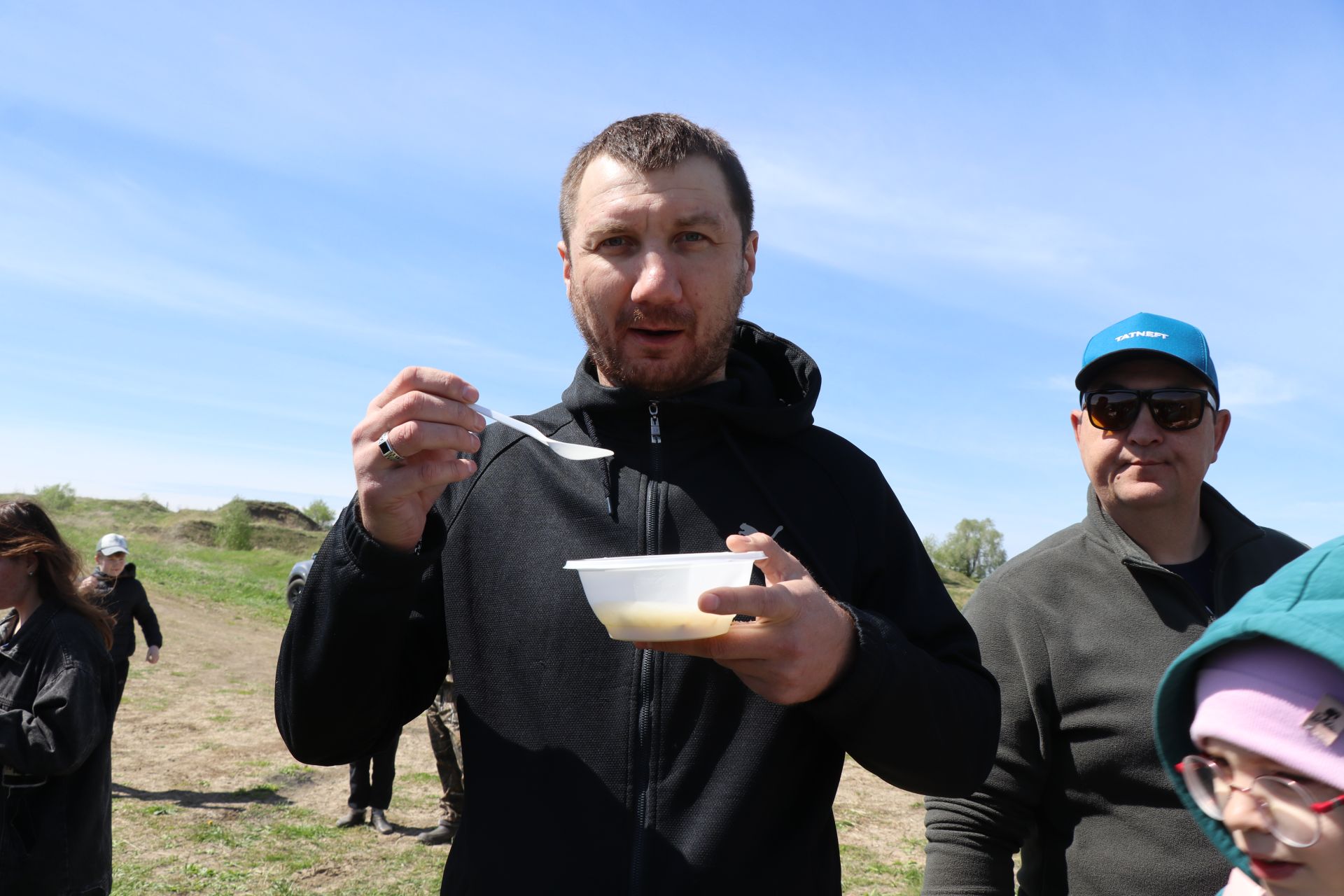 В Нурлате в девятый раз прошла масштабная акция по зарыблению водоема