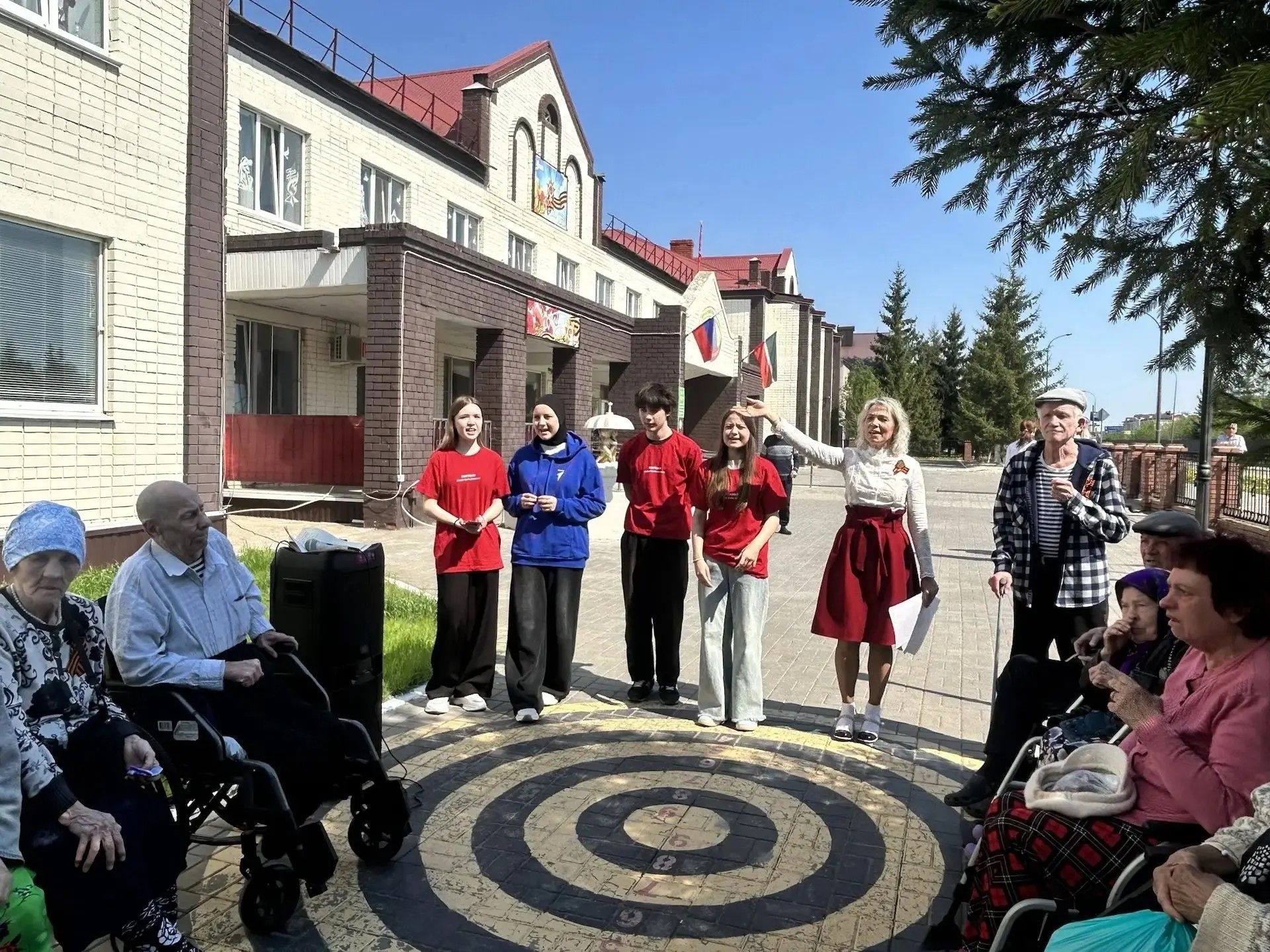 «Забота Первых»: как школьники подарили тепло ветеранам в Нурлате