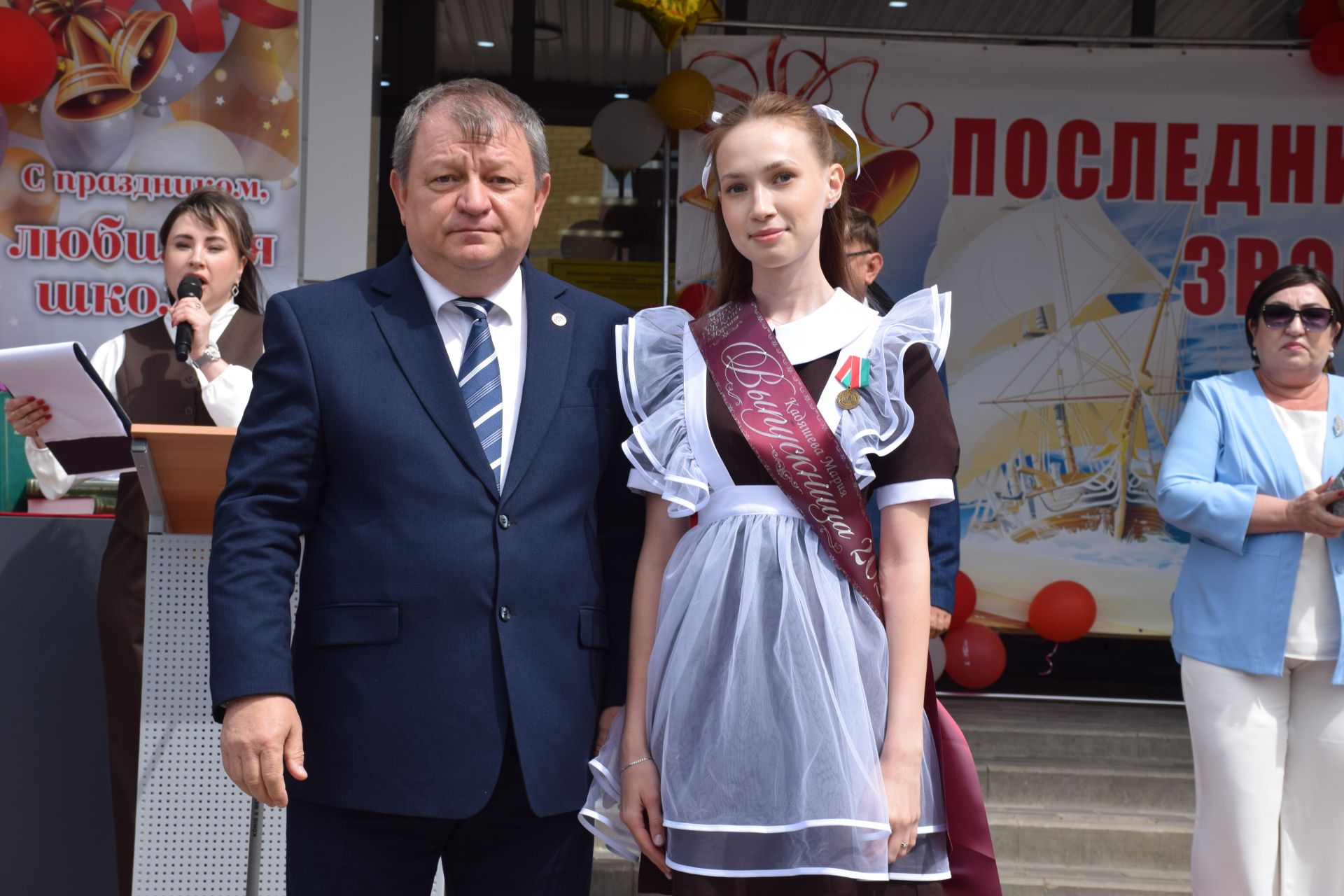Последний звонок в «чужих» стенах, но с родным сердцем: как школа №4 города Нурлат прощалась с выпускниками