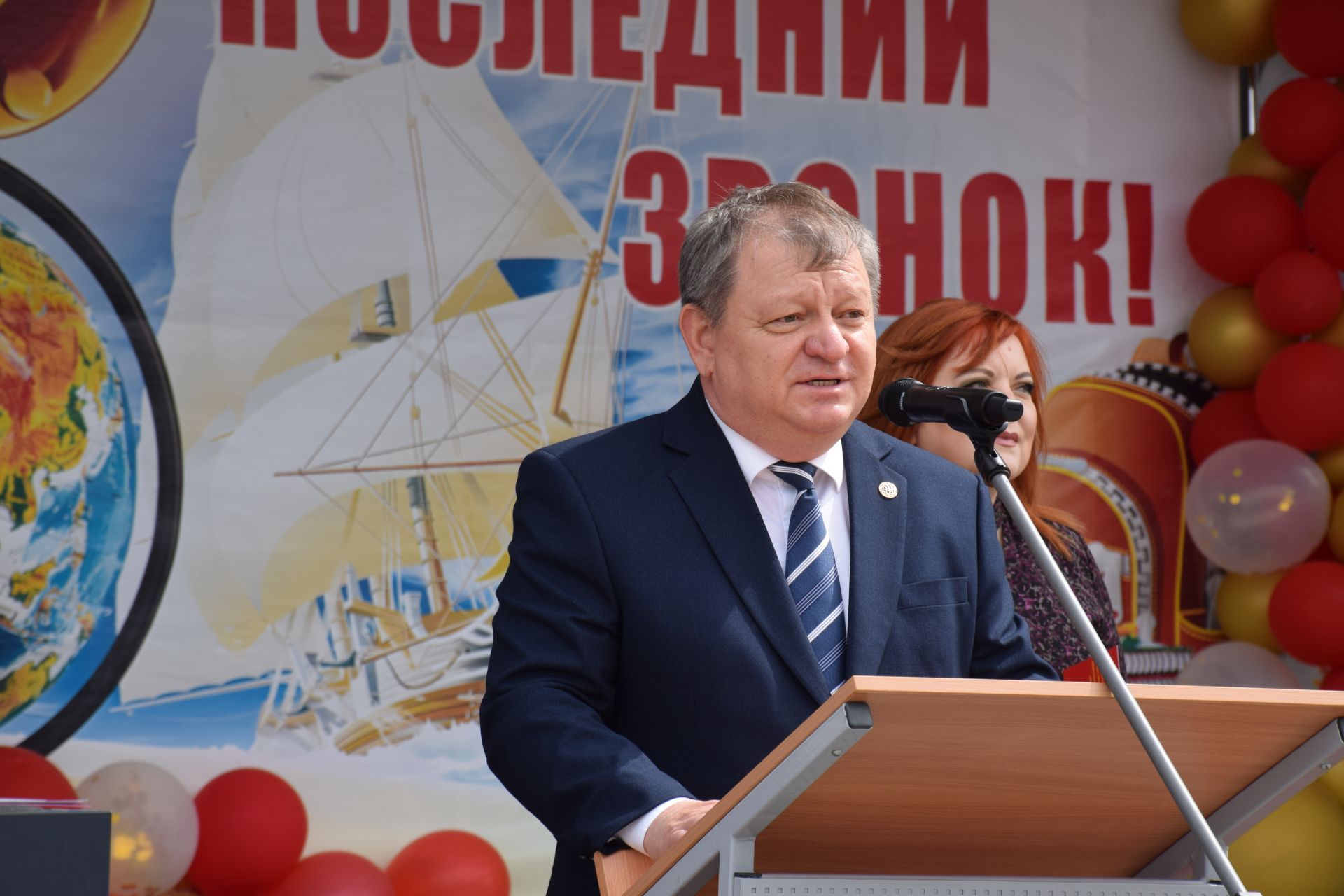 Последний звонок как начало пути: 220 выпускников Нурлатского района шагнули во взрослую жизнь