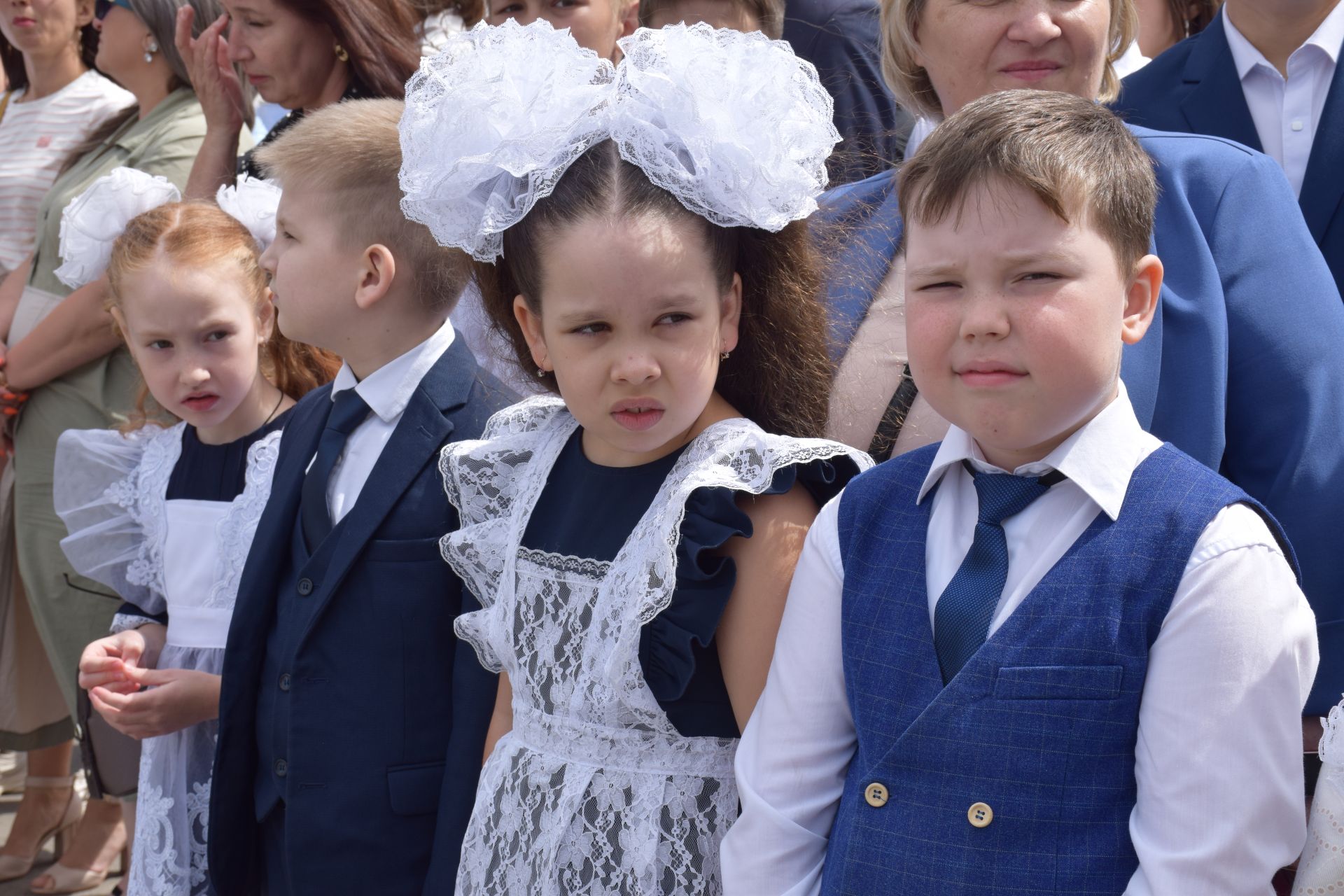 Последний звонок в «чужих» стенах, но с родным сердцем: как школа №4 города Нурлат прощалась с выпускниками