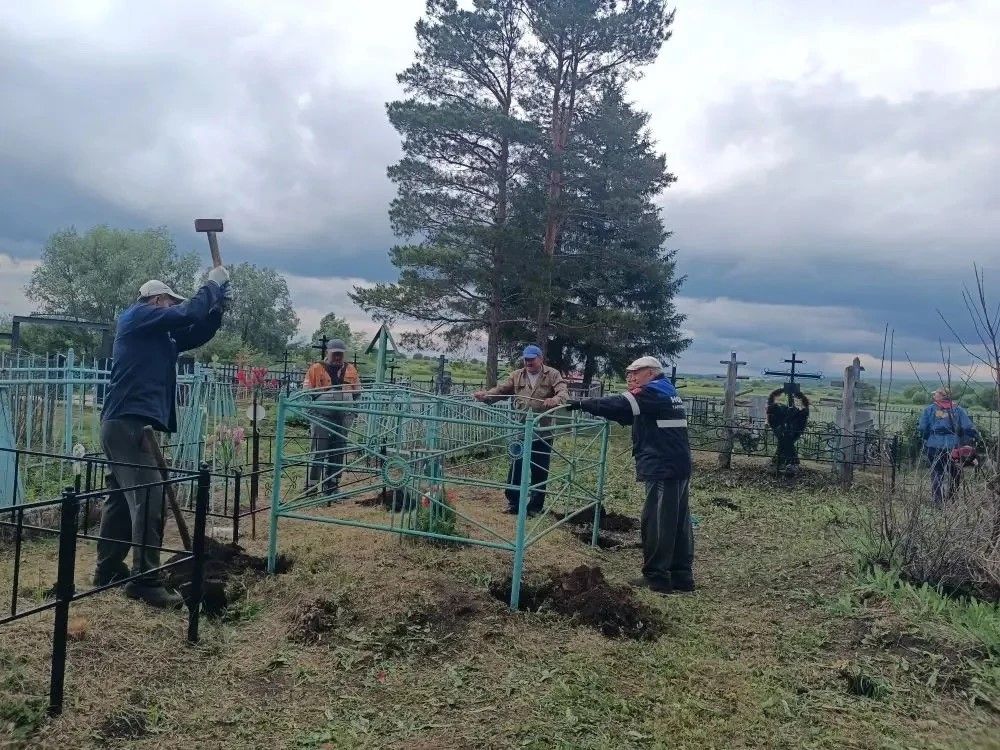Память жива: жители деревни Вишневая Поляна привели в порядок кладбище