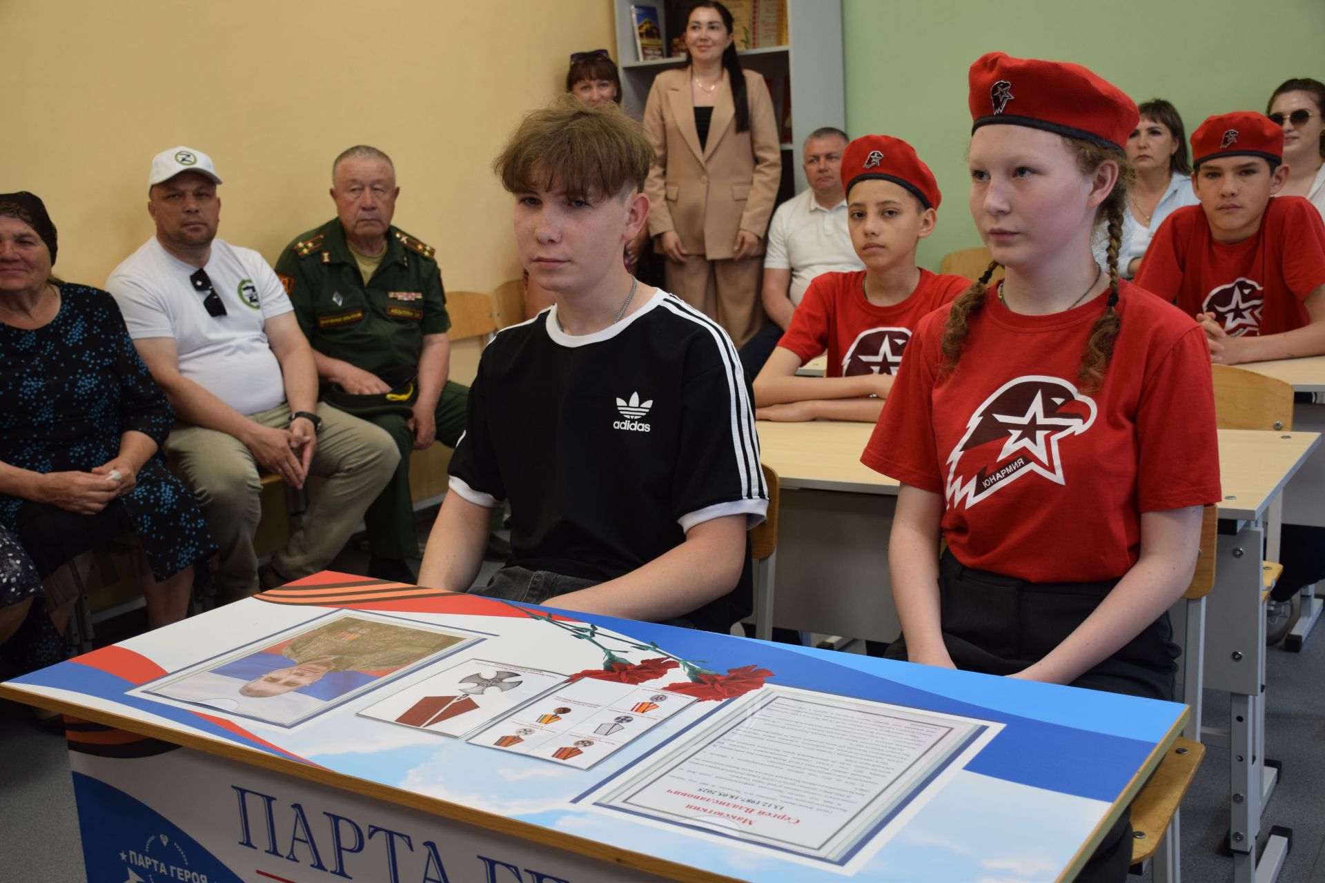 Якушкинода махсус хәрби операциядә һәлак булган авылдашлары истәлегенә мемориаль такта ачтылар