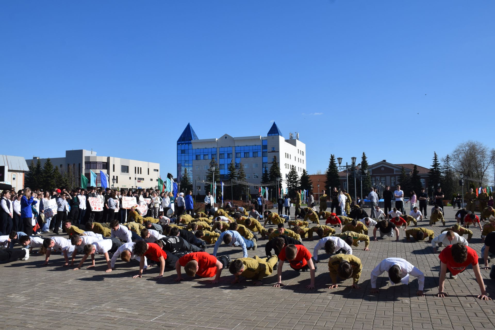 В Нурлате отжались на «Рекорд Победы»