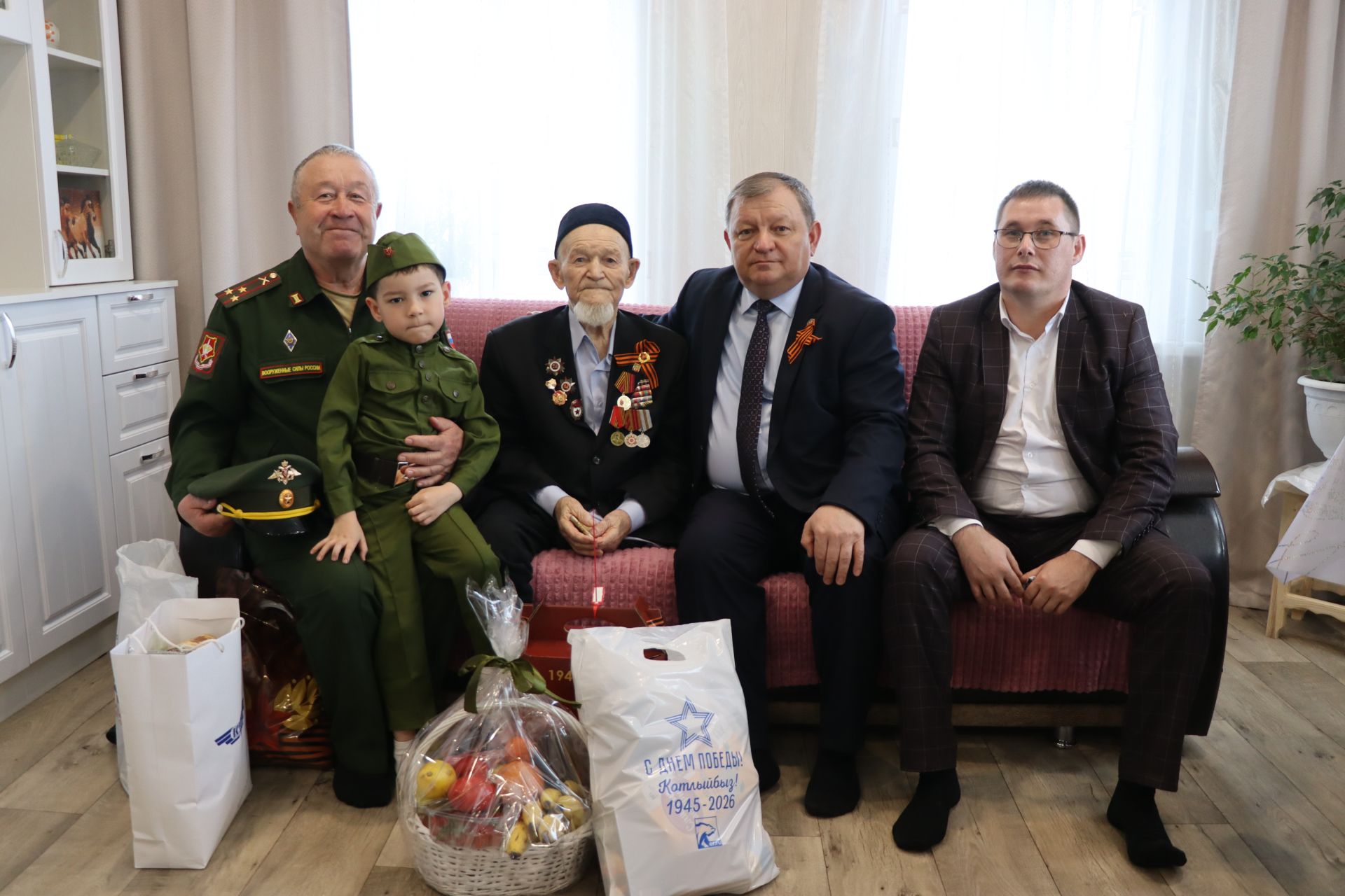 Сквозь огонь и время: нурлатцы поздравили 101-летнего ветерана Каима Самигулловича Самигуллина с Днем Победы