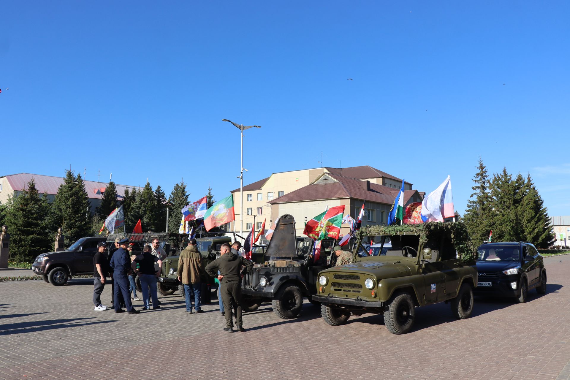 Нурлатцы провели автопробег в честь 81-й годовщины Великой Победы