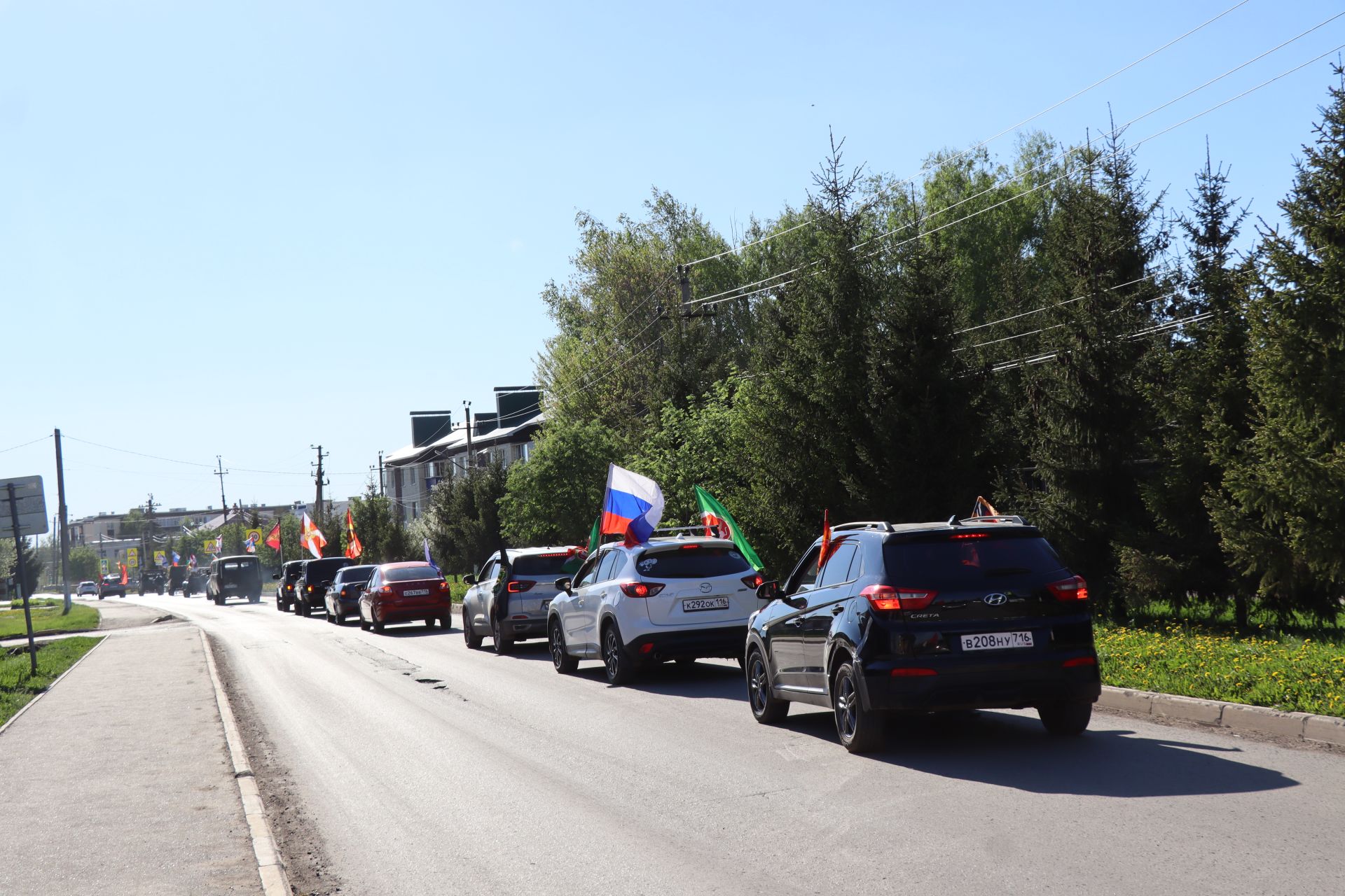 Нурлатцы провели автопробег в честь 81-й годовщины Великой Победы