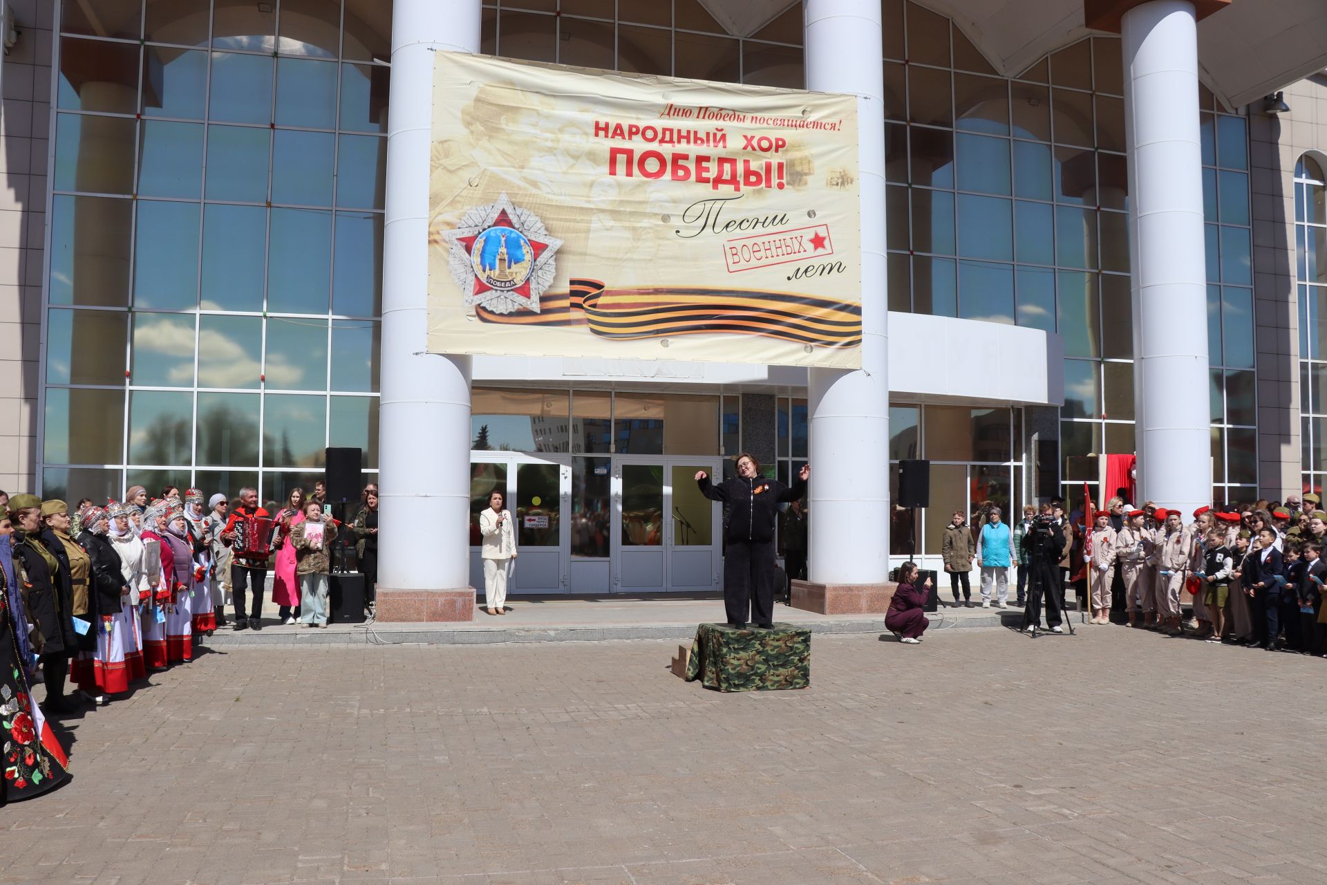 «Народный хор Победы» в Нурлате: сотни голосов исполнили главные песни весны 1945 года