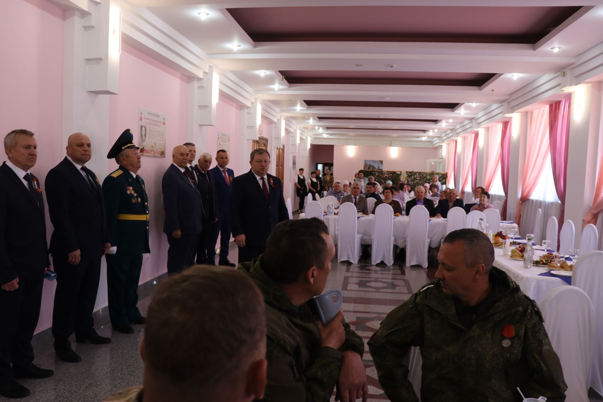 В Нурлате прошла торжественная встреча с участниками СВО и семьями героев в честь Дня Победы