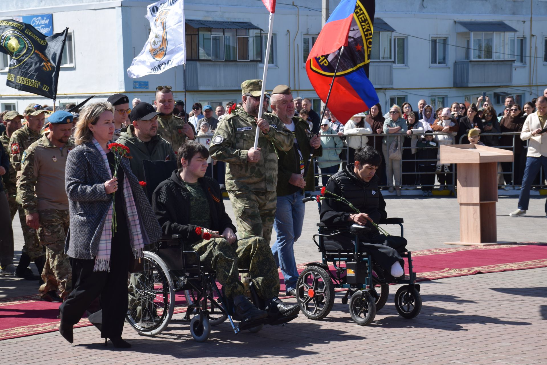 В День Победы нурлатцы возложили цветы к памятнику воину-освободителю