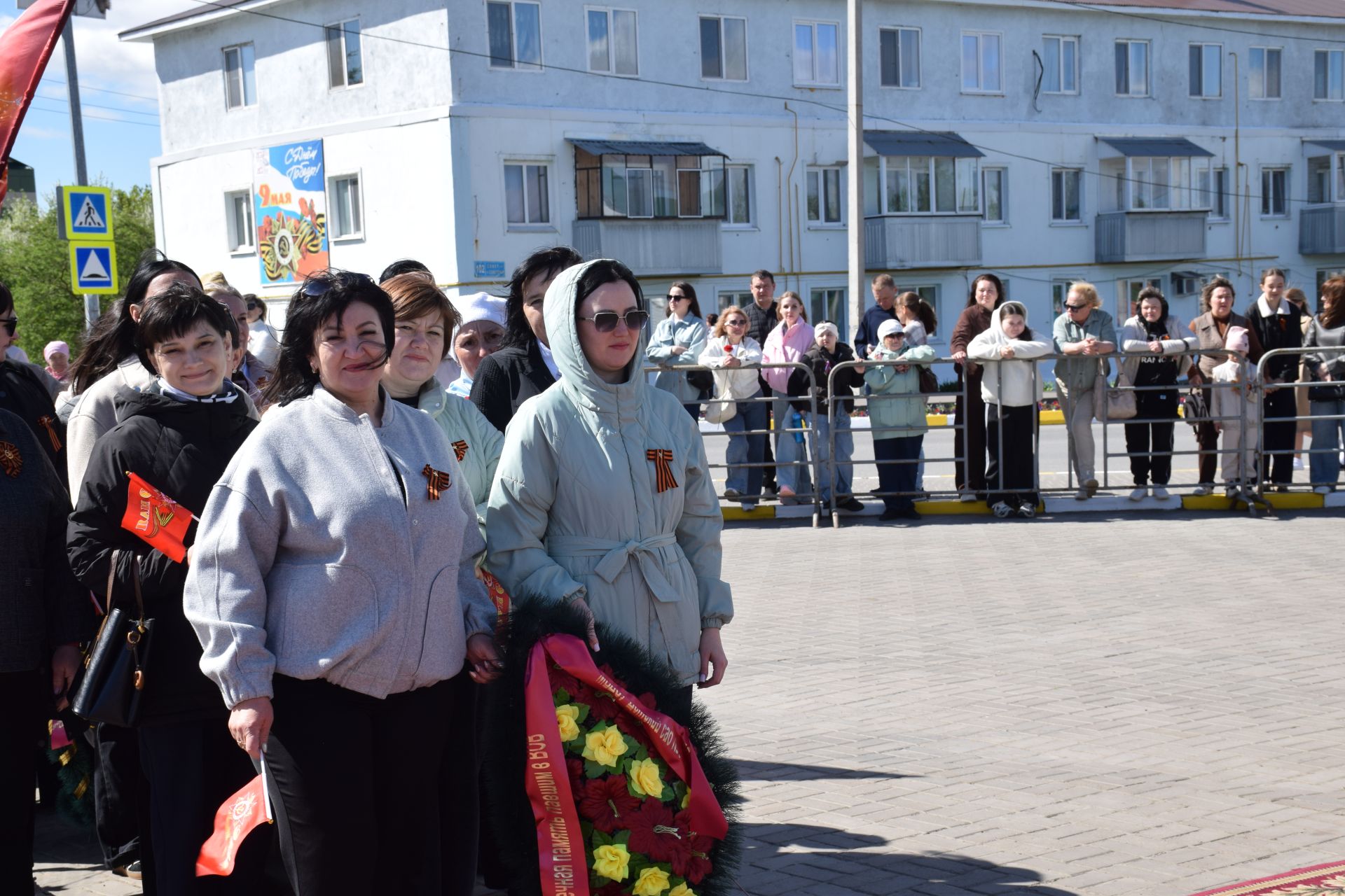 В День Победы нурлатцы возложили цветы к памятнику воину-освободителю