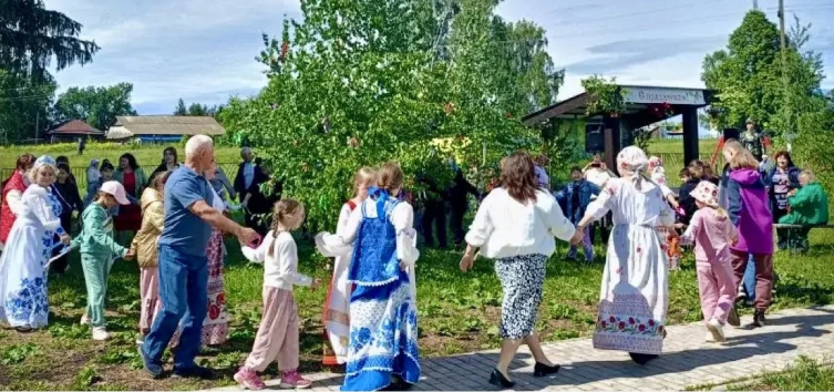 В Мамыкове звонко встретили Троицу и День села