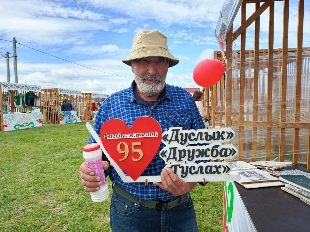 “Нурлат-информ” Сабантуйда район газетасы әбунәчеләре арасында тәкә уйнатты