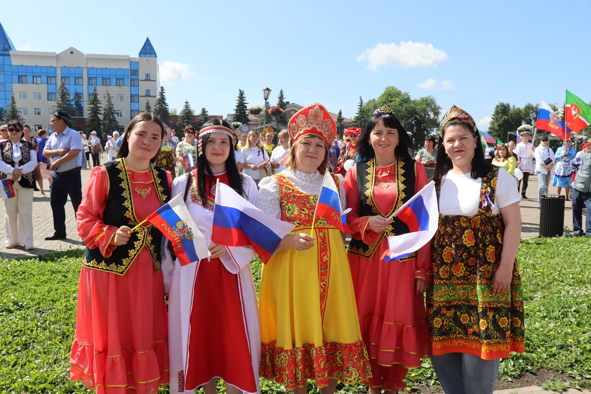 День России в Нурлате отметили масштабным хороводом дружбы