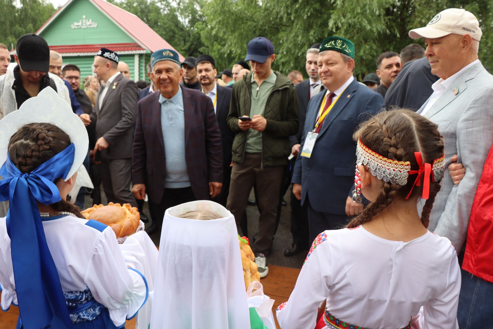 Рустам Минниханов посетил нурлатское подворье на республиканском Сабантуе в Казани