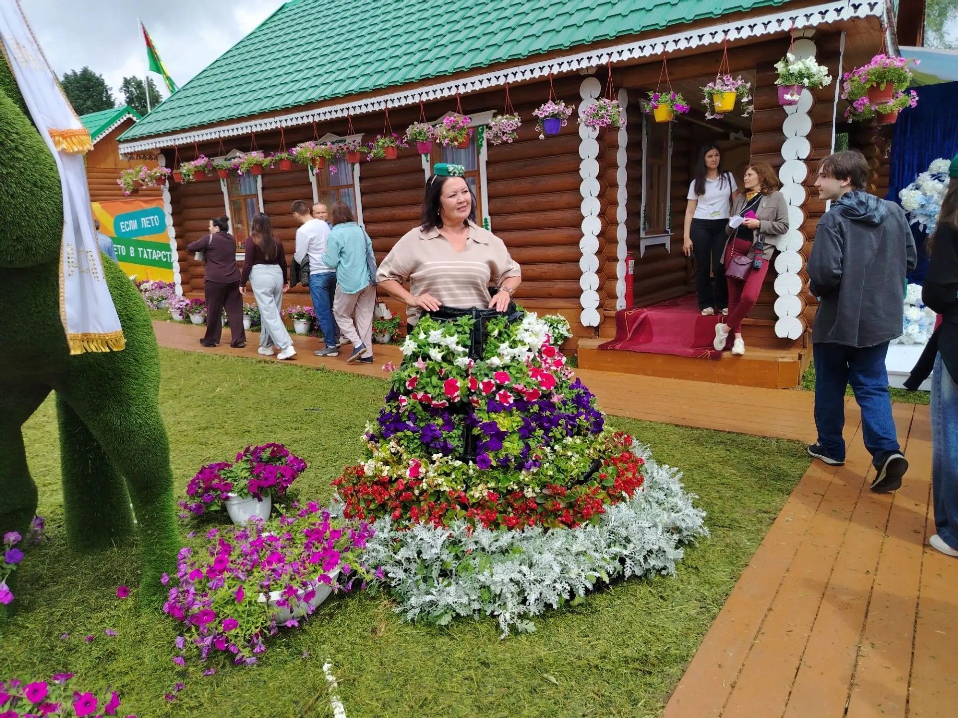 Рустам Минниханов посетил нурлатское подворье на республиканском Сабантуе в Казани