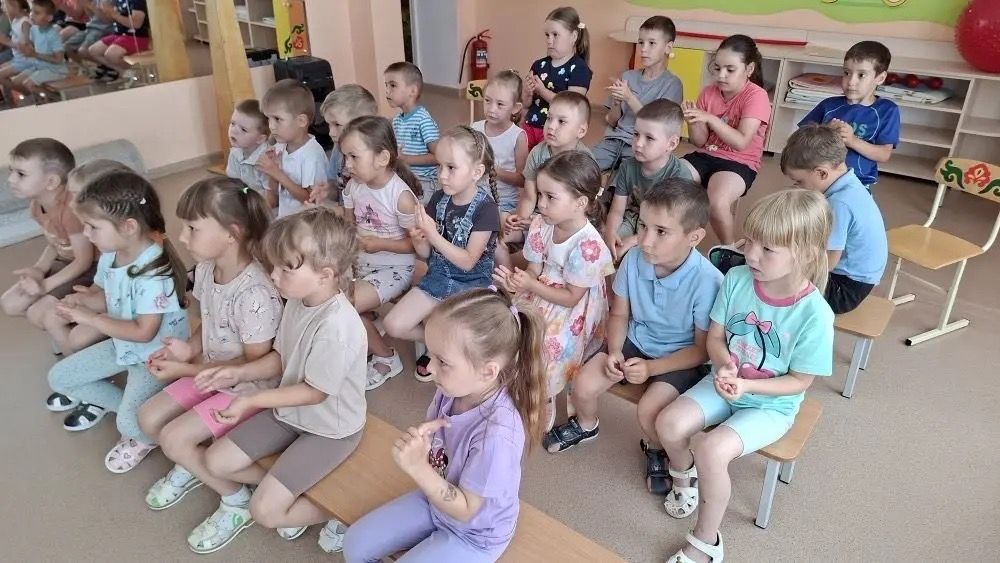 В гостях у «Солнышка»: медсестра научила дошколят летним правилам здоровья