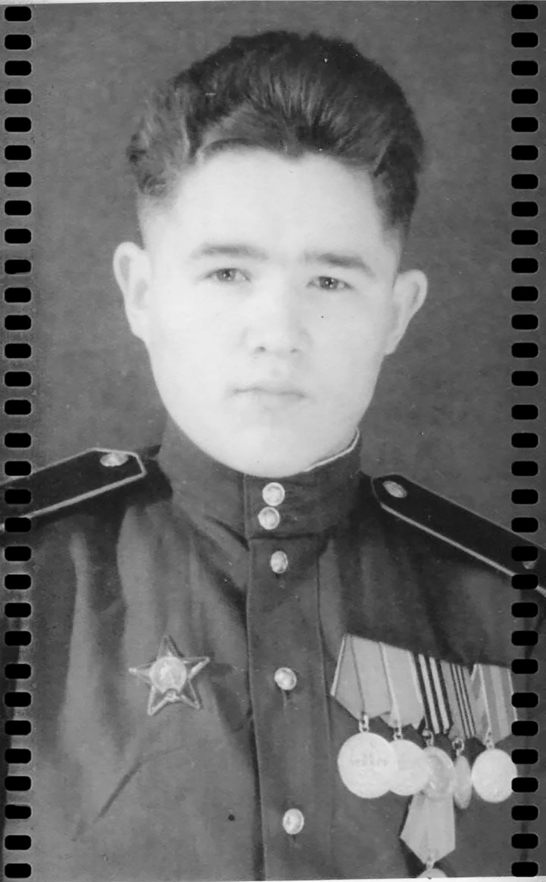 Бөек Ватан сугышы каһарманы Сәлим Сәгыйровның якыннары фронтовик турындагы хәтерне кадерләп саклыйлар