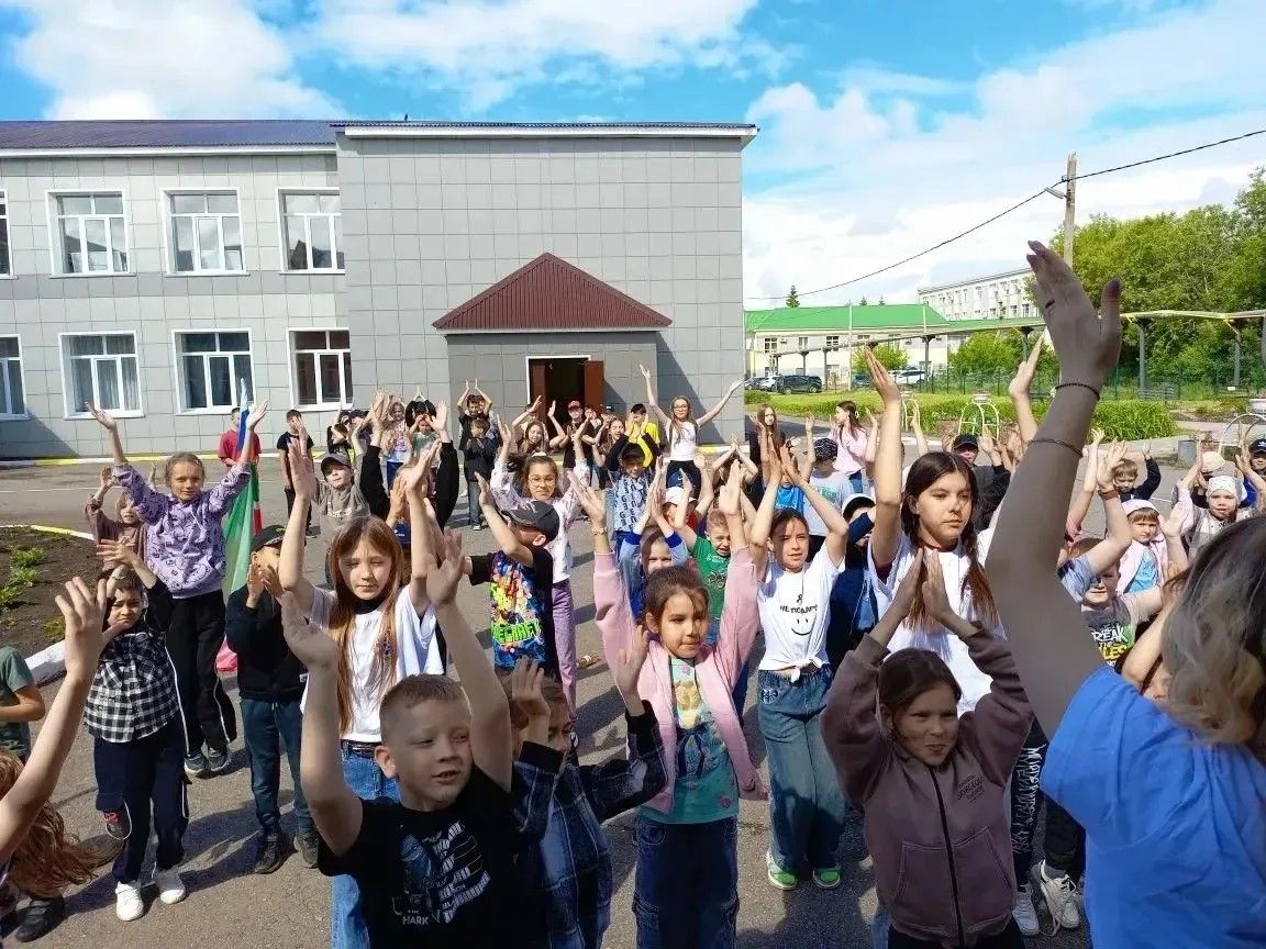 «Будь здоровым! Танцуй!»: нурлатские школьники зажгли на республиканском флешмобе