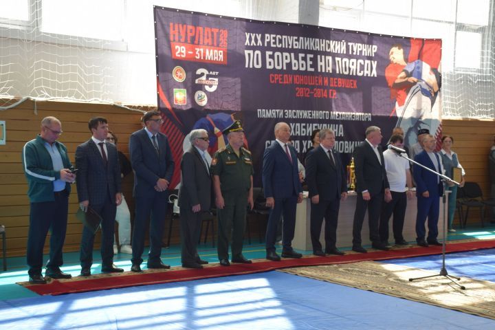 Нурлатта узган билбау көрәше буенча республика турниры Татарстанның җиде районыннан яшь спортчыларны җыйды