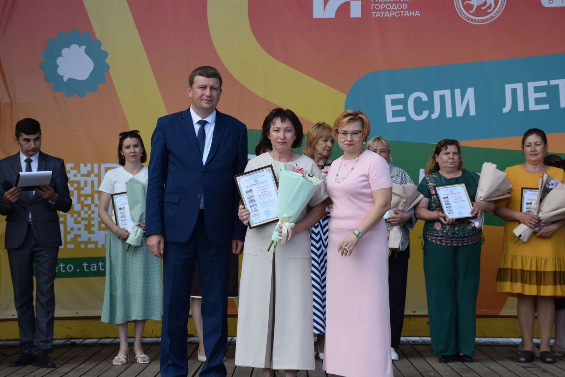 В Нурлате чествовали социальных работников (фоторепортаж)