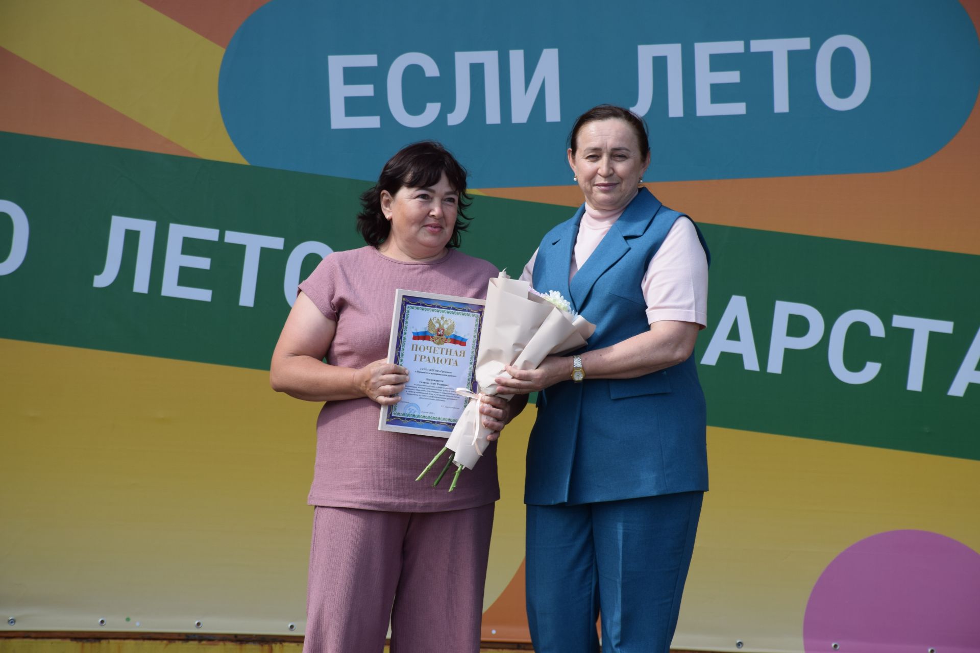 В Нурлате чествовали социальных работников (фоторепортаж)