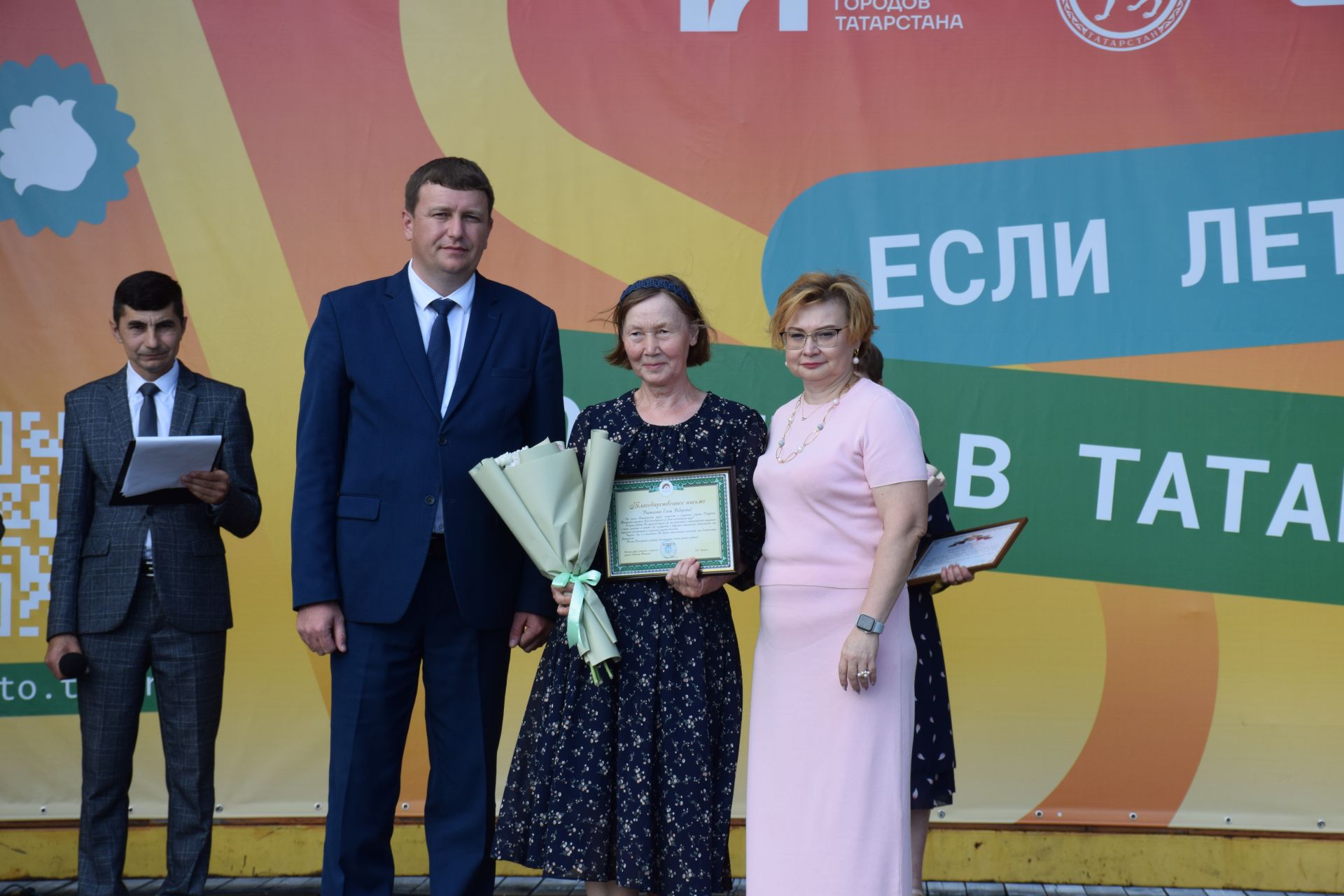 В Нурлате чествовали социальных работников (фоторепортаж)