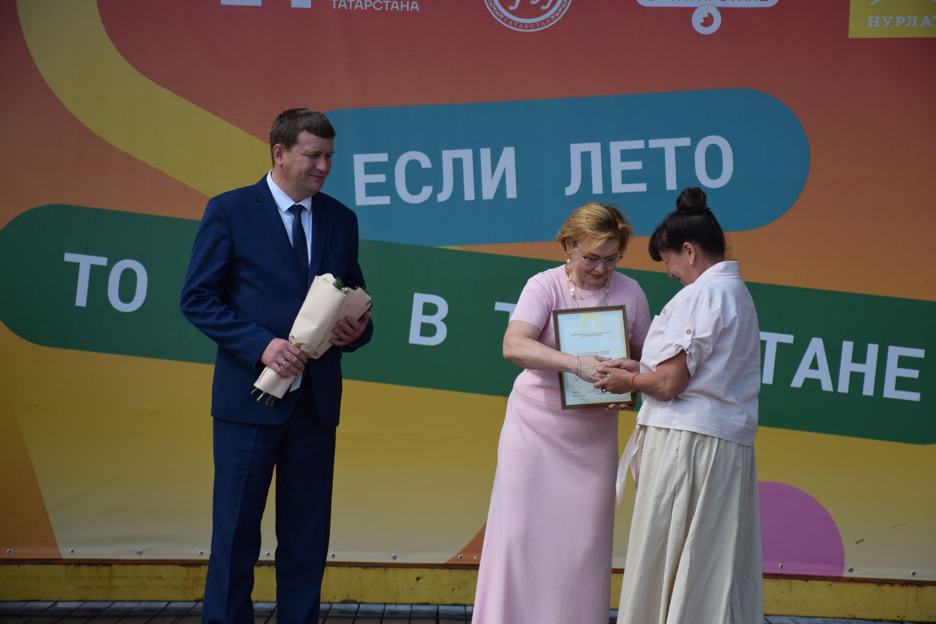 В Нурлате чествовали социальных работников (фоторепортаж)