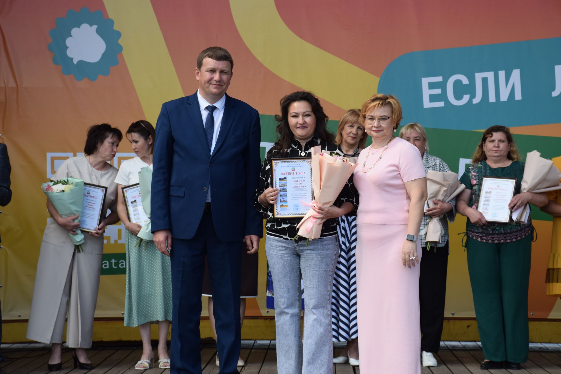 В Нурлате чествовали социальных работников (фоторепортаж)