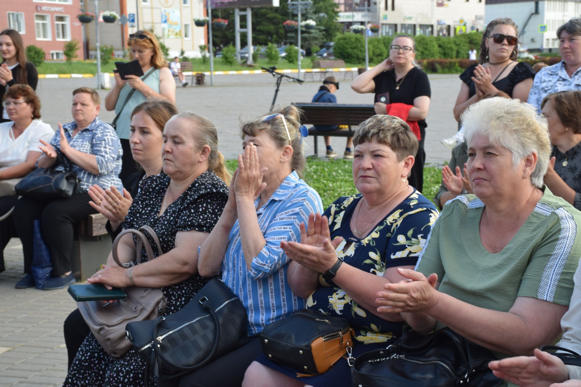 В Нурлате чествовали социальных работников (фоторепортаж)