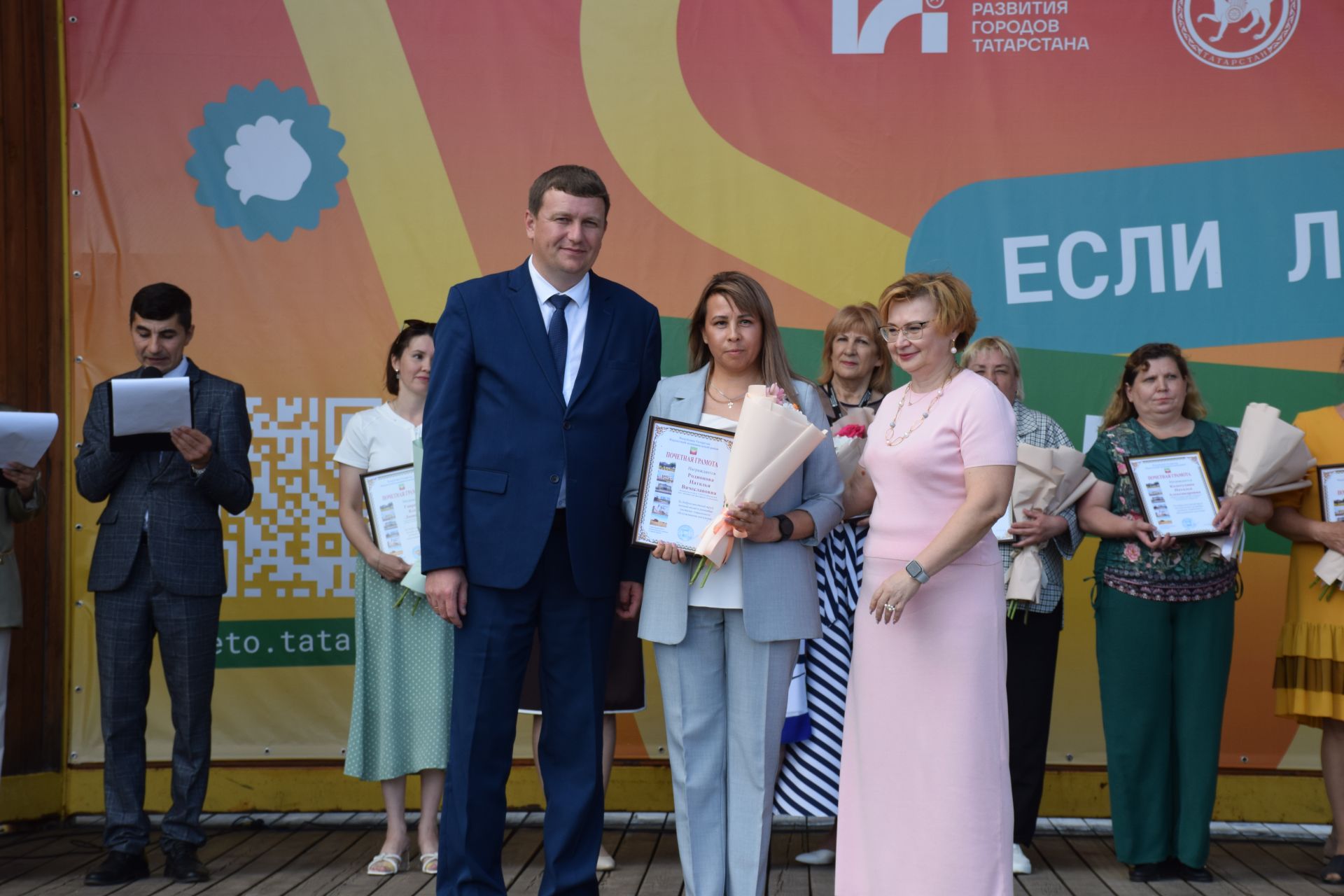 В Нурлате чествовали социальных работников (фоторепортаж)