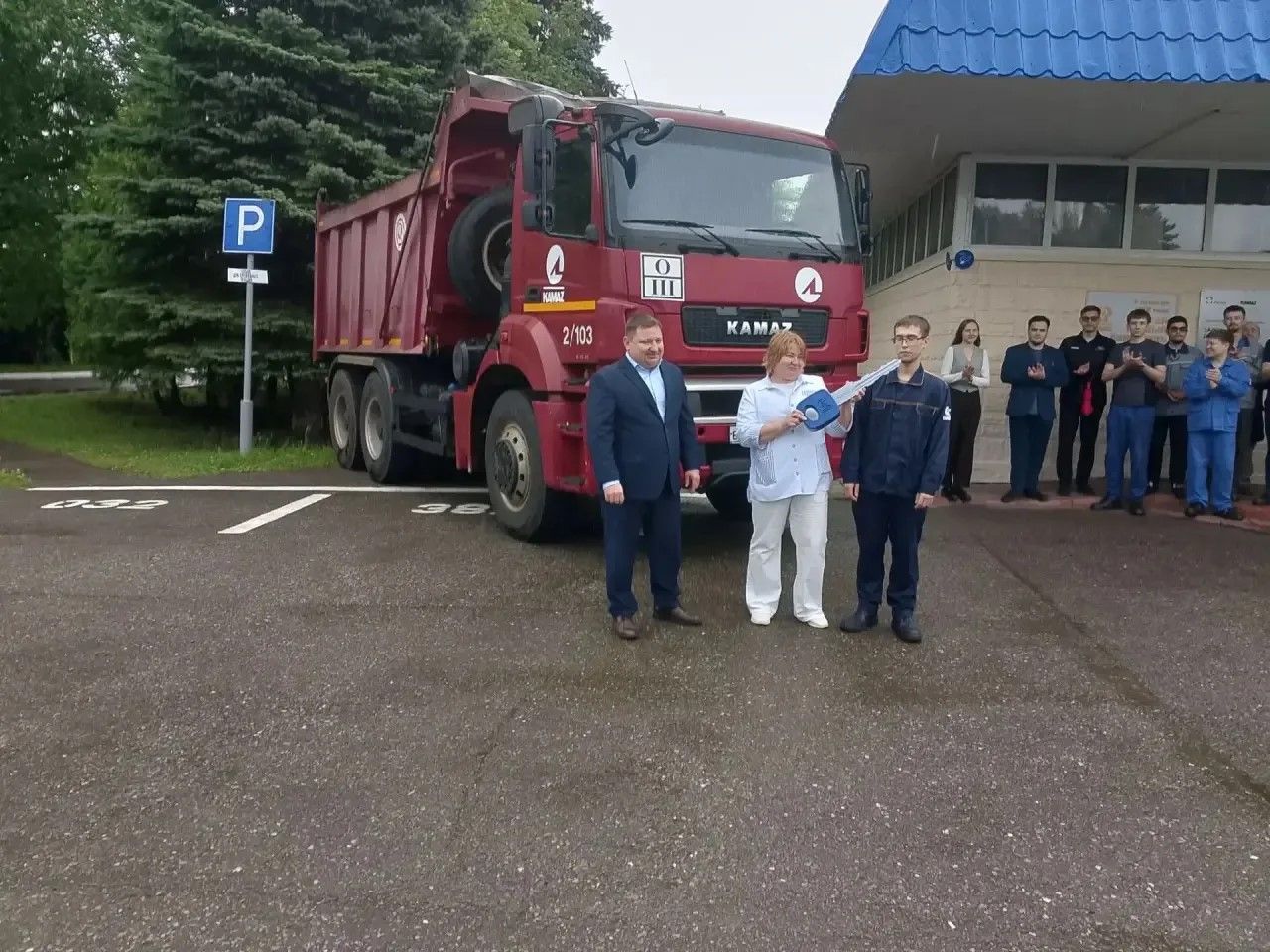ПАО «КАМАЗ» подарил Нурлатскому техникуму КамАЗ