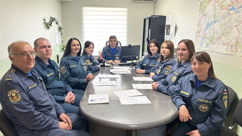 Сотрудники пожарного надзора в Нурлате отмечают профессиональный праздник