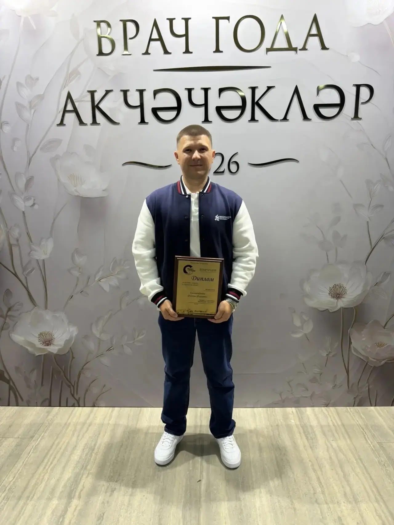 Нурлат табибы “Ак чәчәкләр” лауреаты булды
