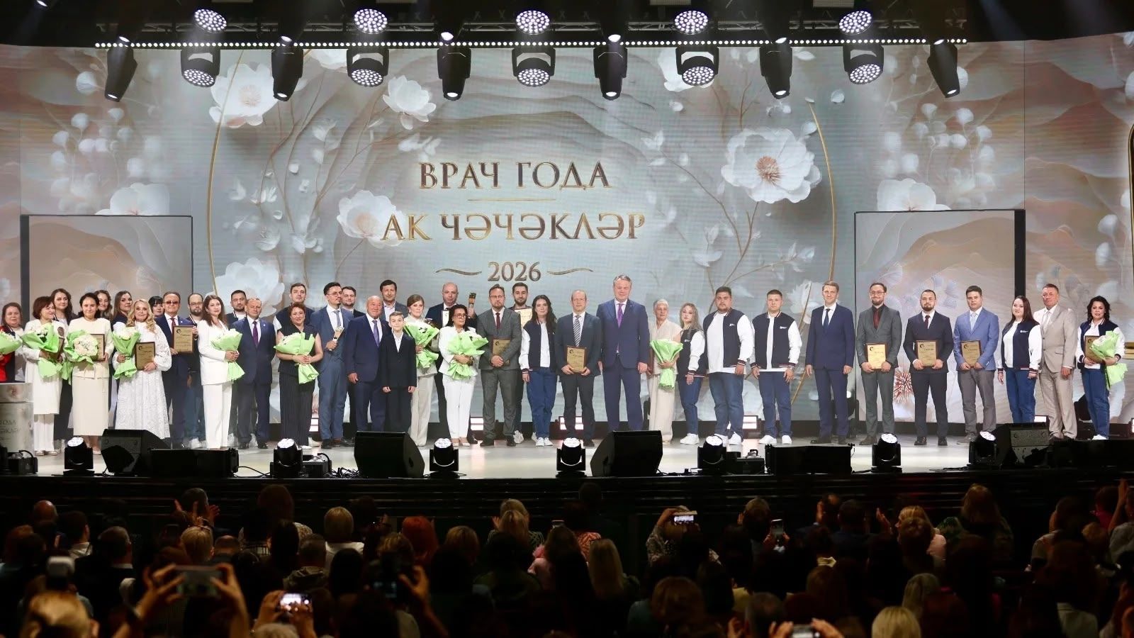 Нурлат табибы “Ак чәчәкләр” лауреаты булды