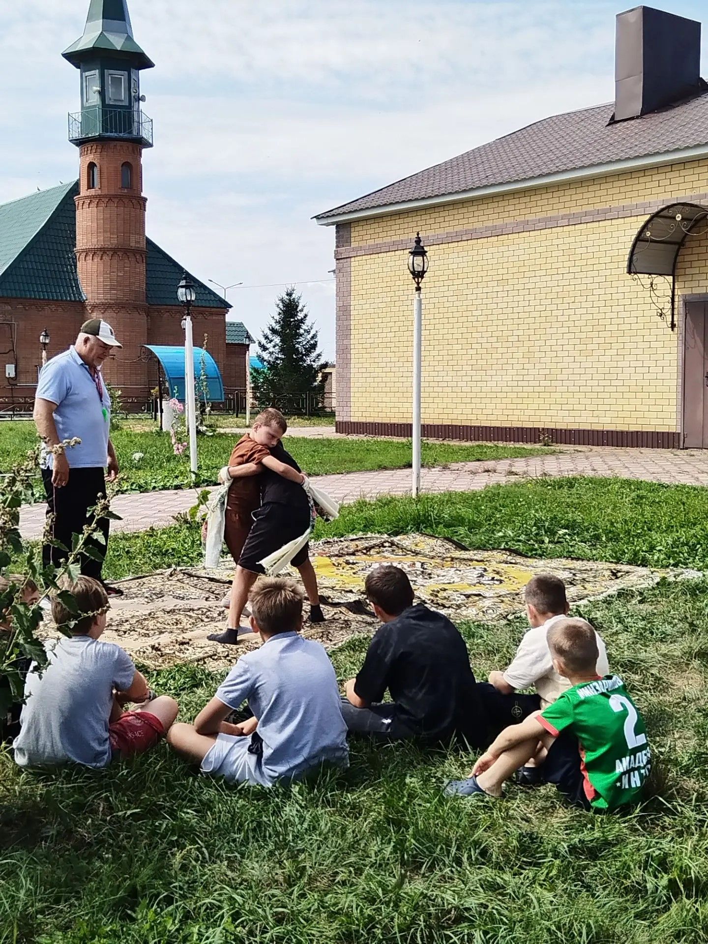 Детский Сабантуй в Светлом Озере собрал юных гостей со всего поселения