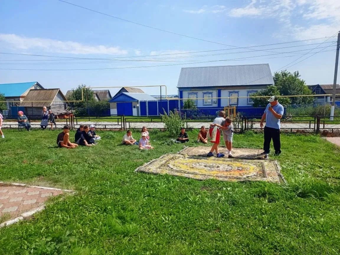 Детский Сабантуй в Светлом Озере собрал юных гостей со всего поселения