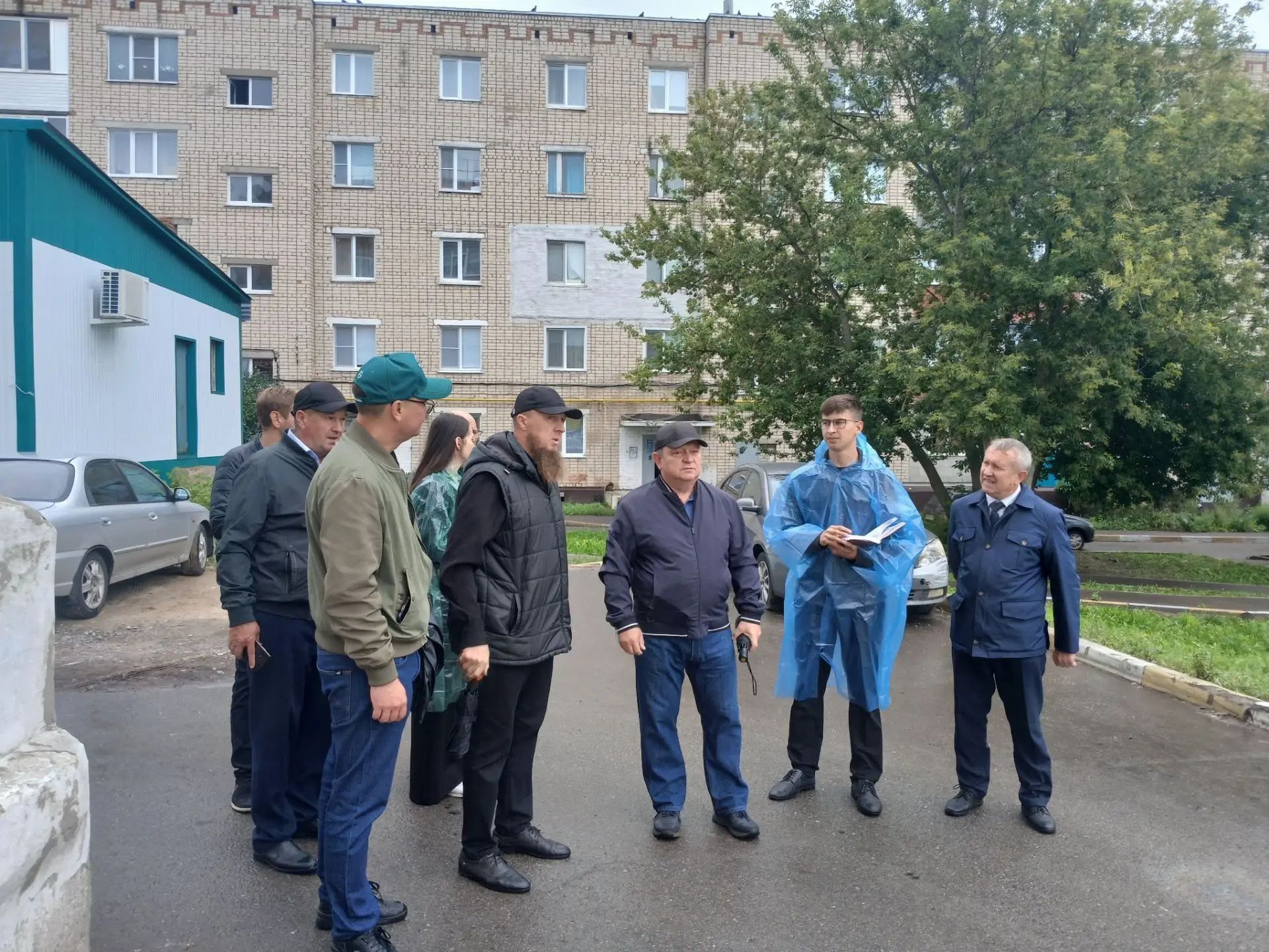 Дамир Ишкинеев проверил благоустройство парков и скверов Нурлата