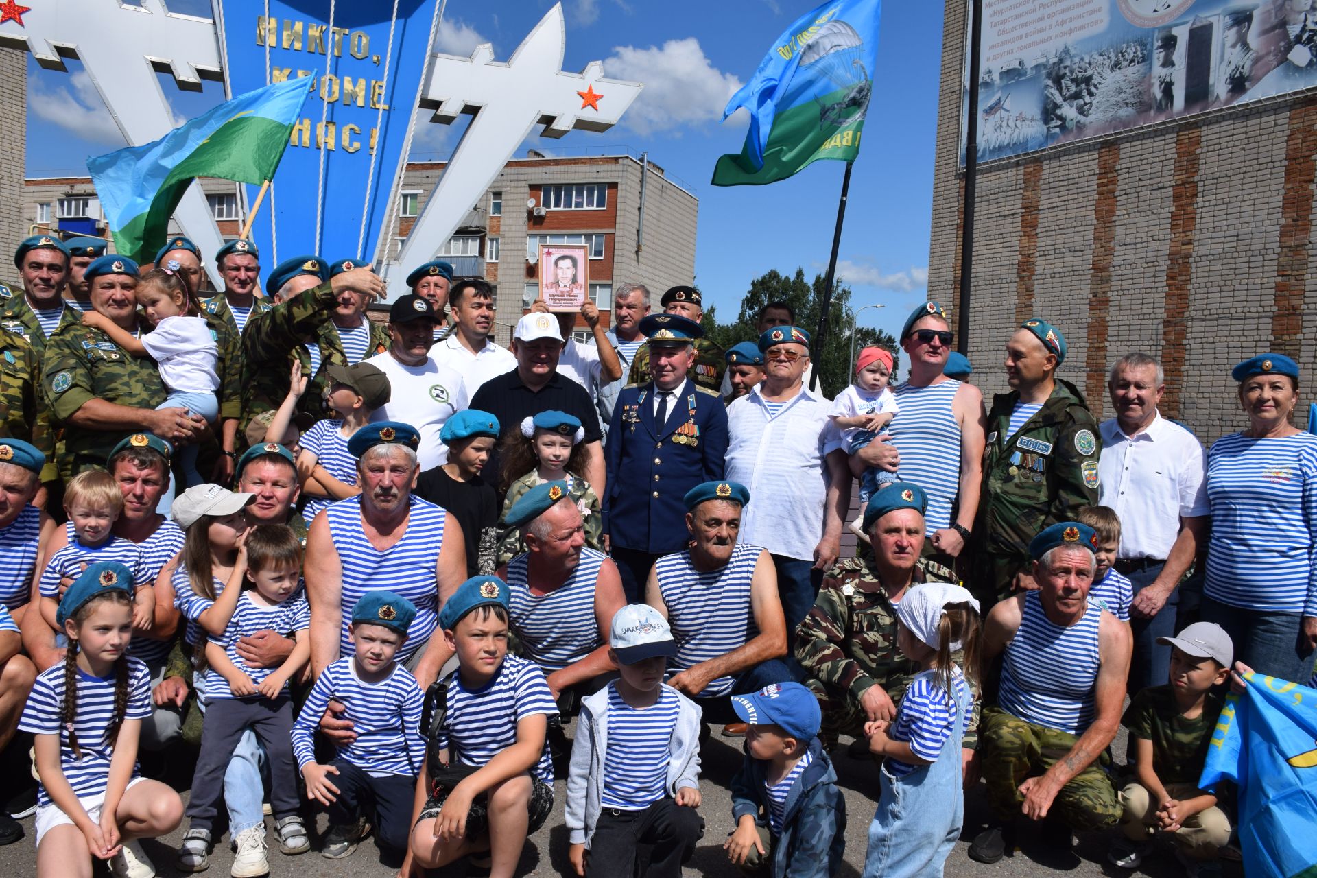 Десантники Нурлата отметили годовщину ВДВ торжественным митингом