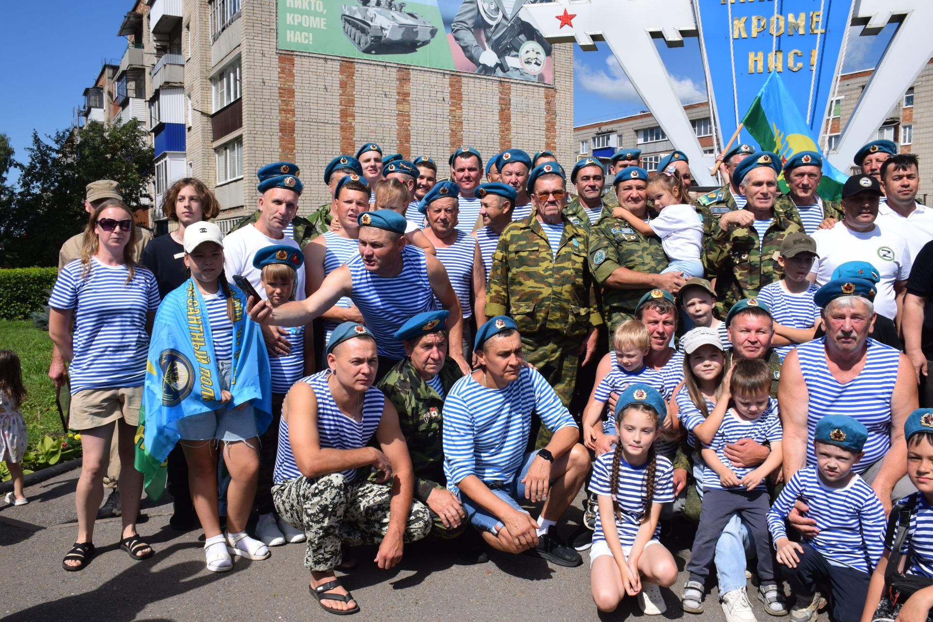 Десантники Нурлата отметили годовщину ВДВ торжественным митингом