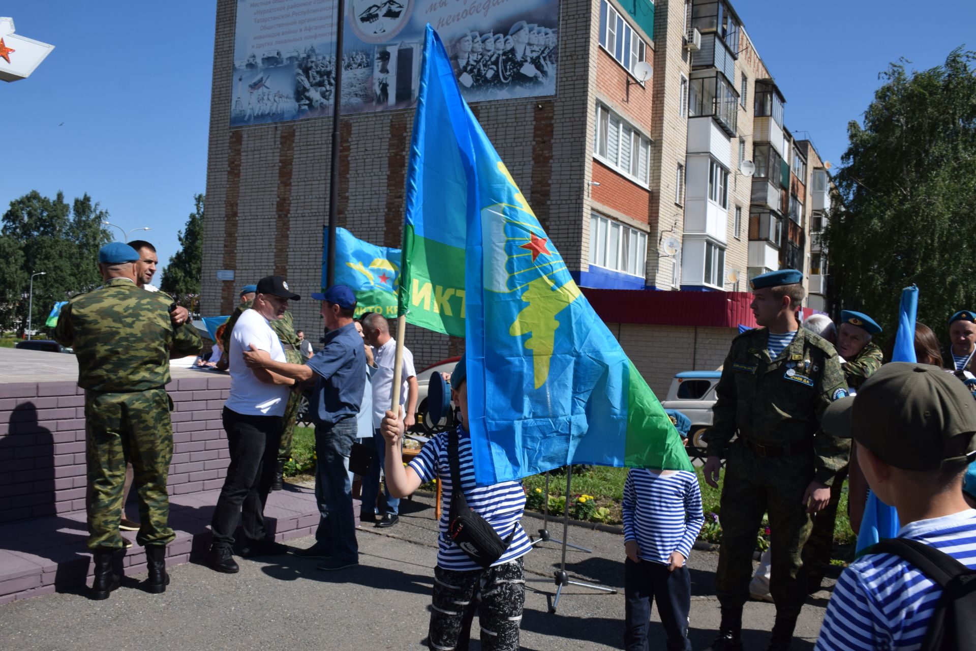 Десантники Нурлата отметили годовщину ВДВ торжественным митингом