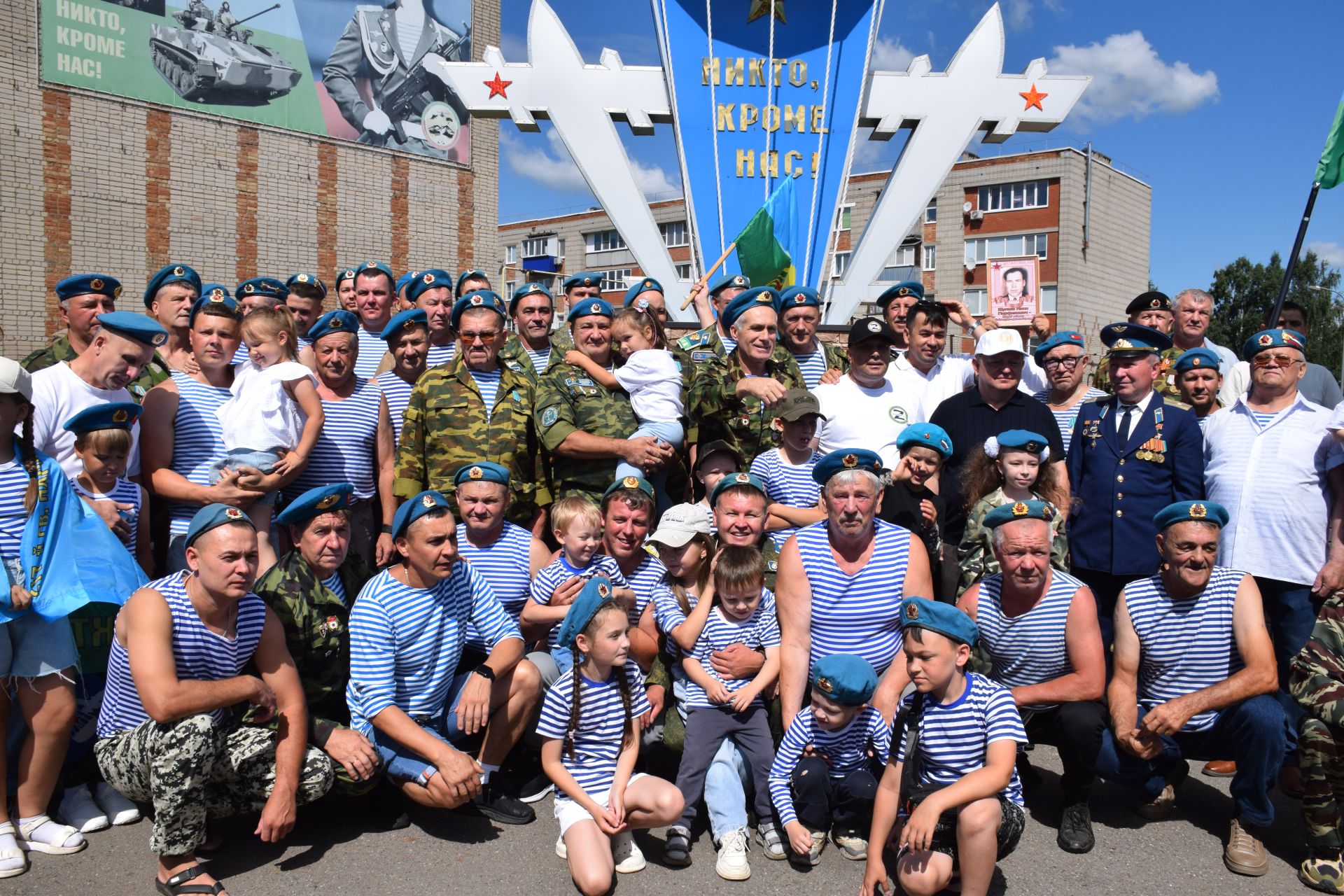 Десантники Нурлата отметили годовщину ВДВ торжественным митингом