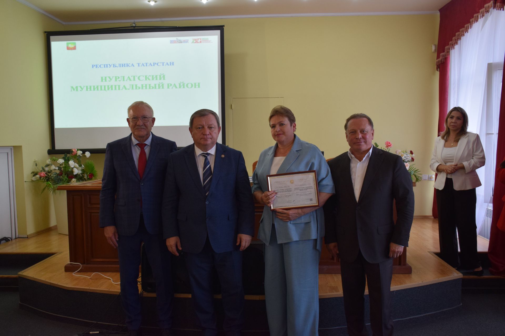 Руководство Нурлата и депутаты обсудили поддержку соцработников на встрече