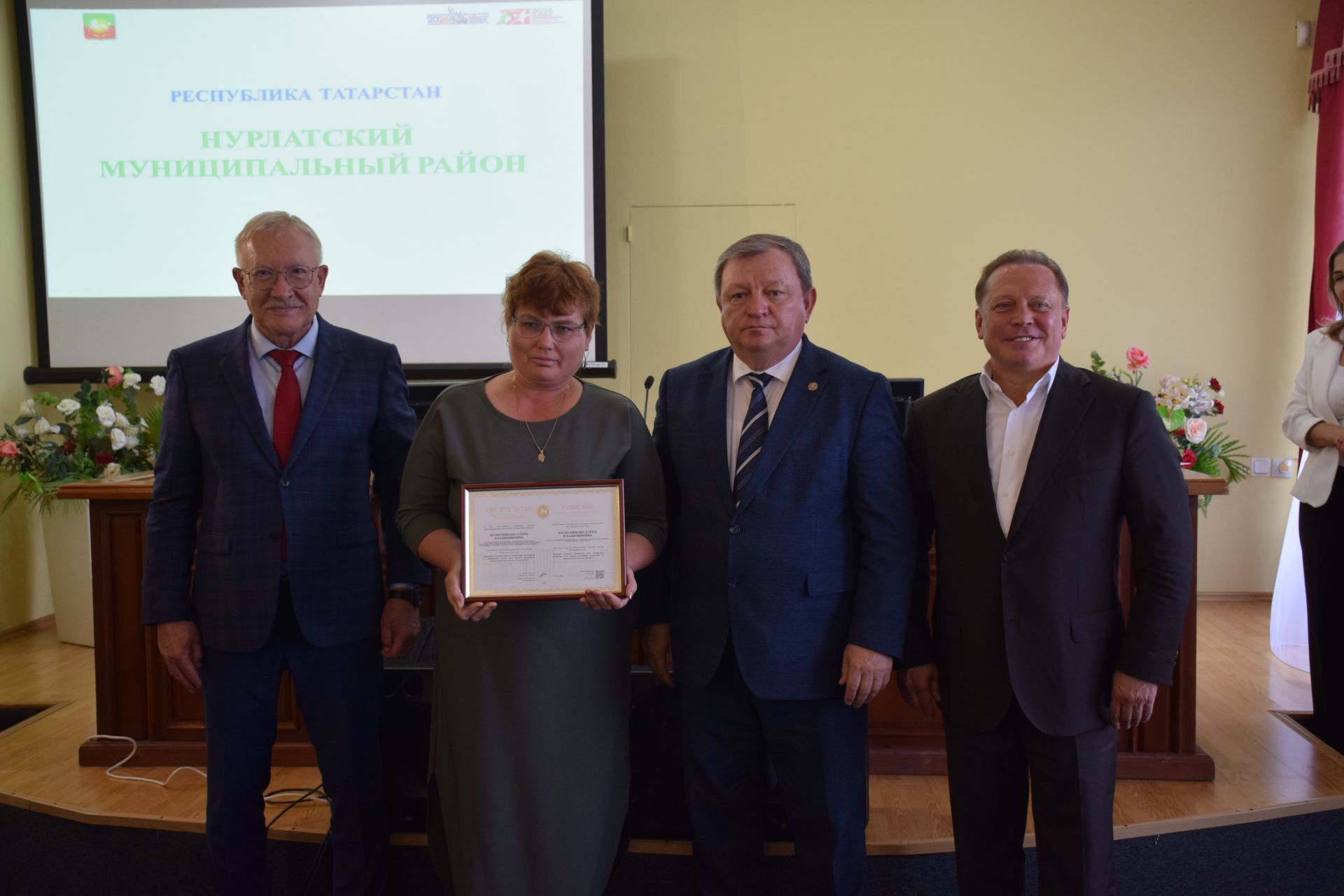 Руководство Нурлата и депутаты обсудили поддержку соцработников на встрече