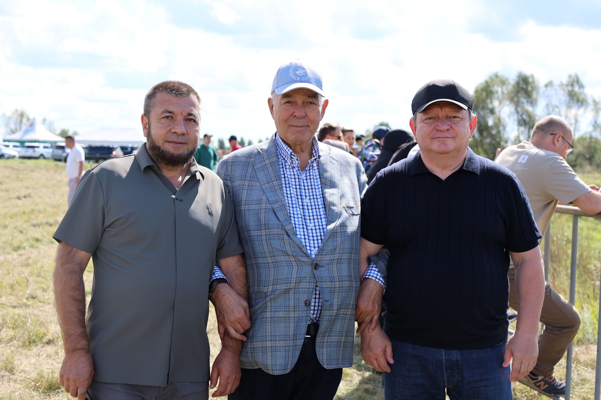 День флага в Нурлате отметили гонками по бездорожью в парке Кондурча
