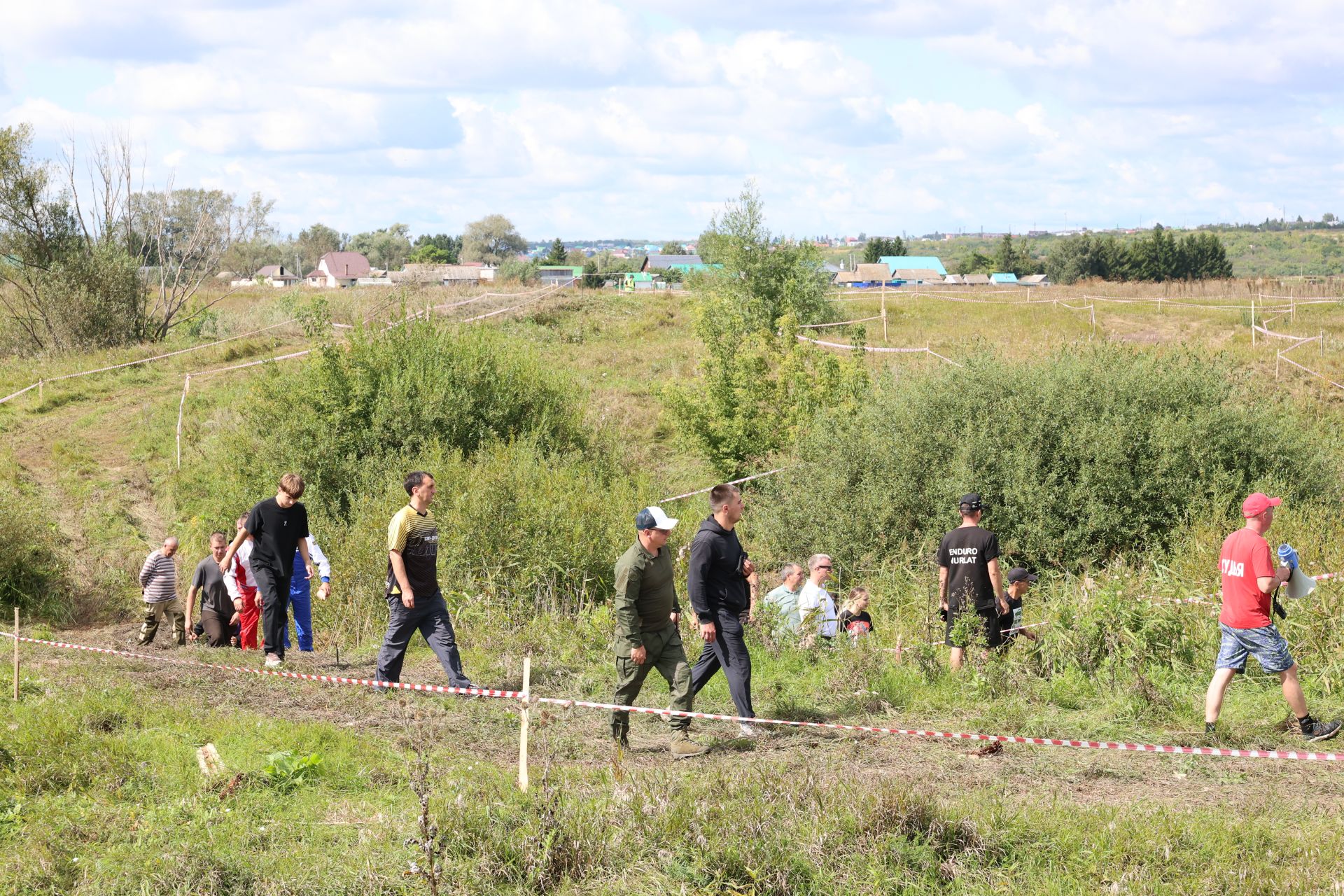 День флага в Нурлате отметили гонками по бездорожью в парке Кондурча
